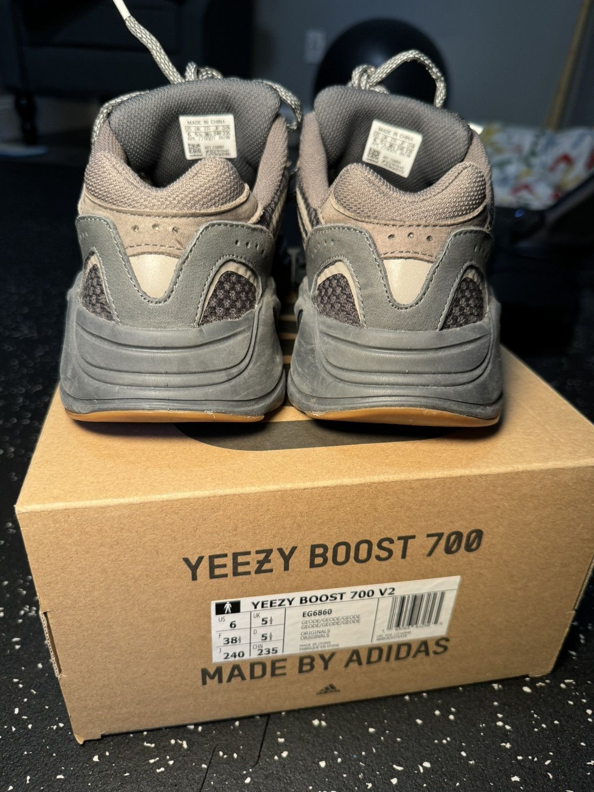 Adidas × Yeezy adidas Yeezy Boost 700 V2 Geode Size US 6 / EU 39 - 4 Thumbnail