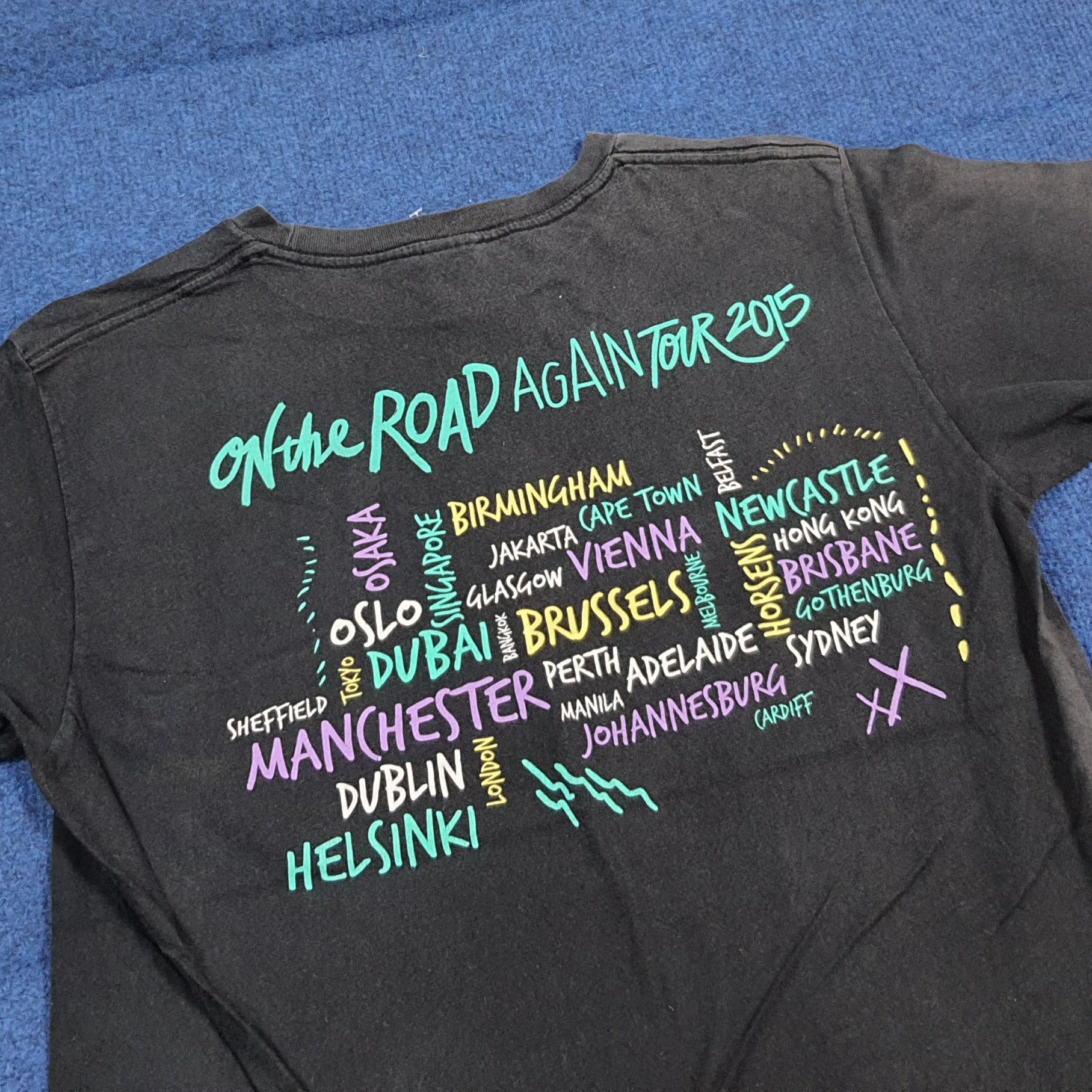 Band Tees Vintage One Direction 1D 2015 Tour Tshirt C301N77 Size US M / EU 48-50 / 2 - 5 Thumbnail