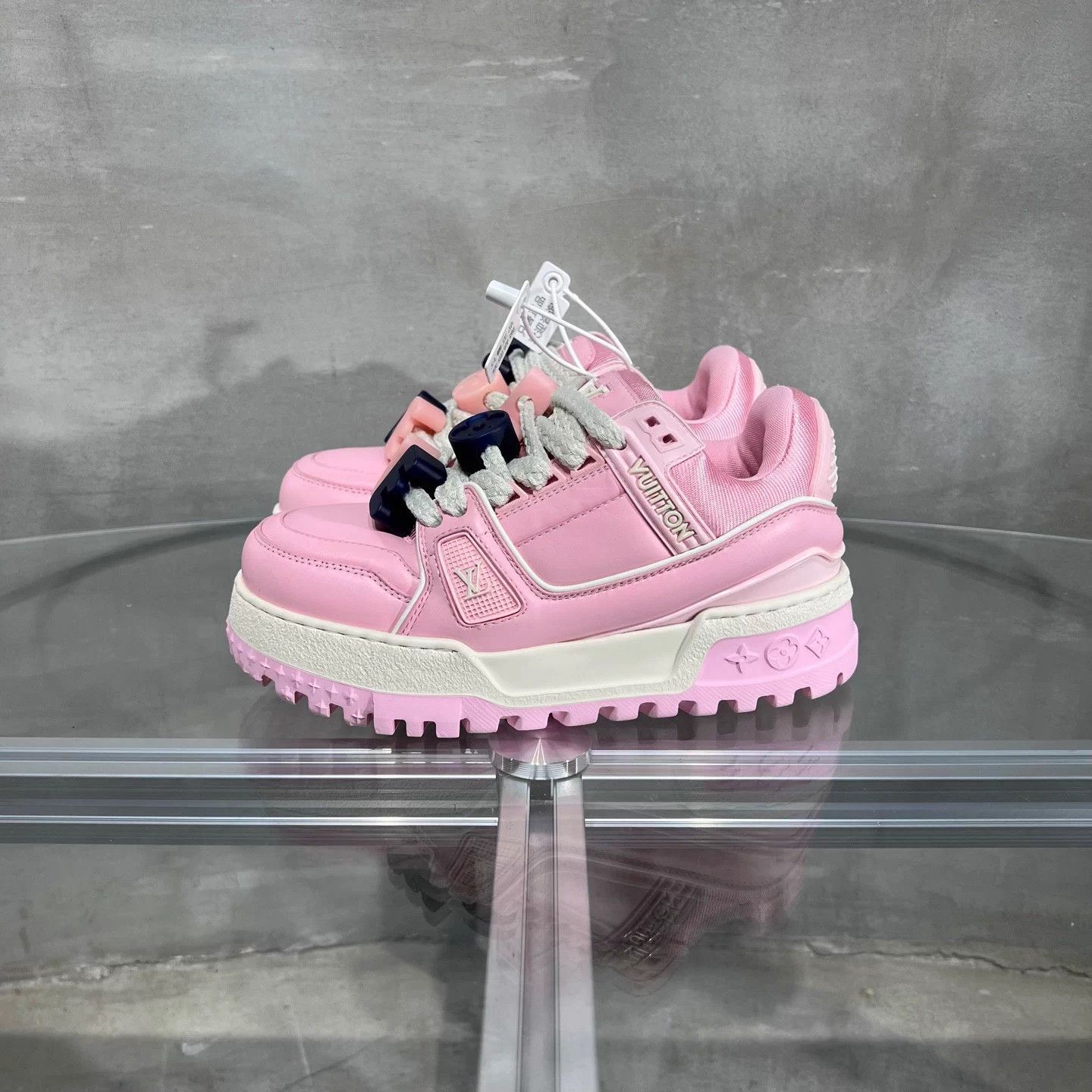 Louis Vuitton LV Trainer Pink Size 35 (runs large) Size US 4 / IT 34 - 3 Thumbnail