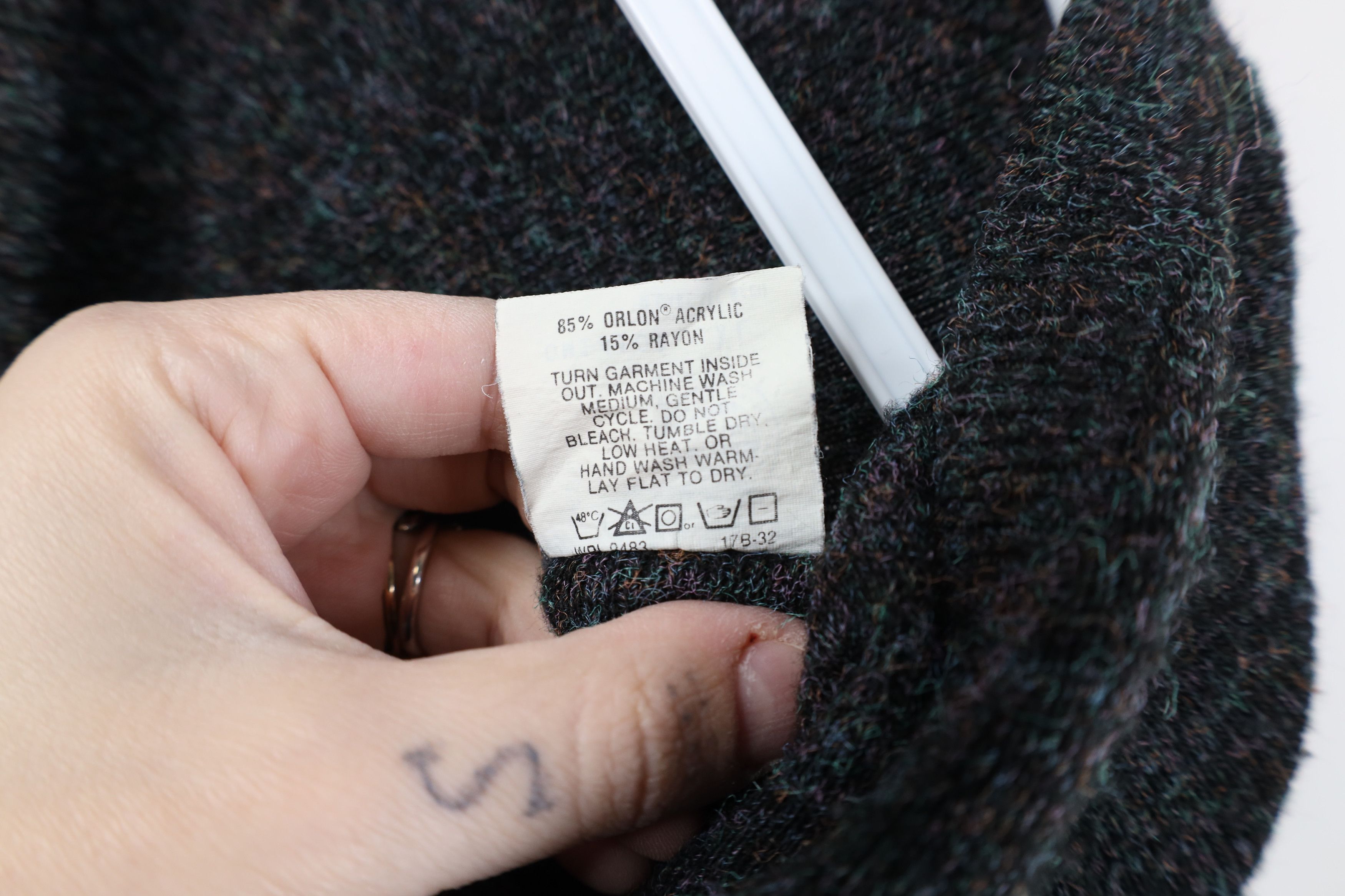 Vintage Vintage 70s Rayon Gabardine Blend Knit V-Neck Sweater USA Size US XL / EU 56 / 4 - 5 Thumbnail