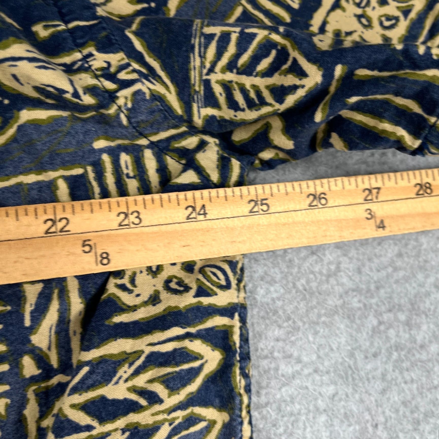 Abercrombie & Fitch Abercrombie & Fitch Tribal Print Shirt XL Navy Short Sleeve Button-Up Mens Size US XL / EU 56 / 4 - 6 Thumbnail