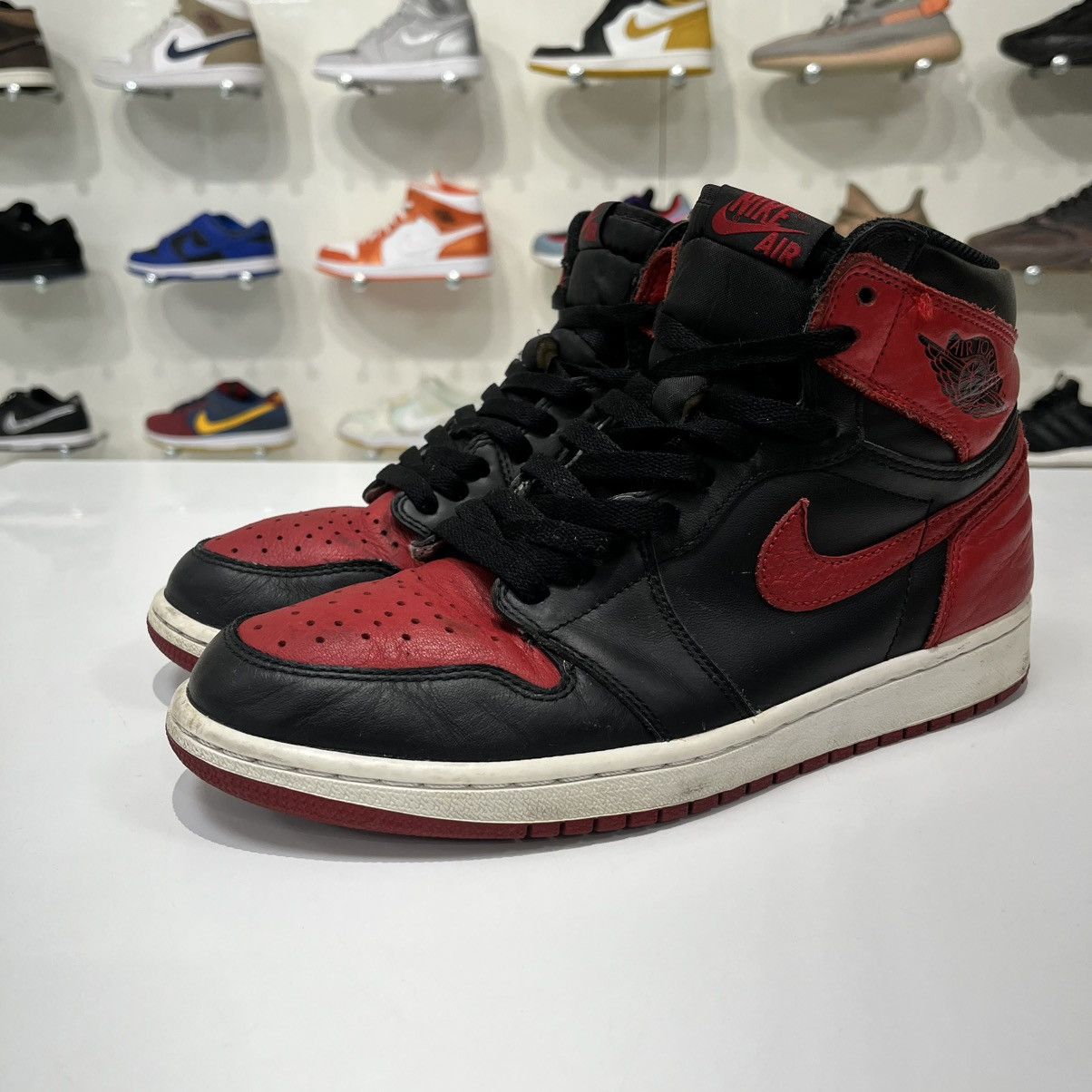 Nike Air Jordan 1 Retro High Bred Banned (2016) Size US 9 / EU 42 - 2 Thumbnail