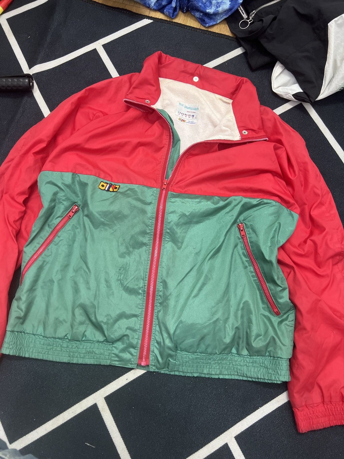 Japanese Brand Vintage Windbreaker cum bagpack Size US L / EU 52-54 / 3 - 1 Thumbnail