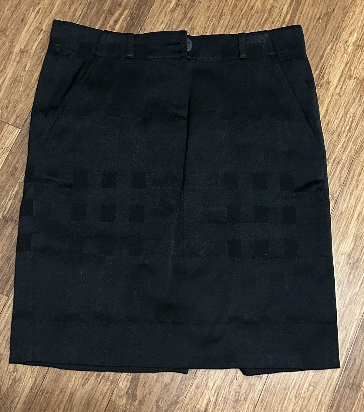 Burberry Burberry Black Shadow Check Plaid Skirt size US 4 Size 27" / US 4 / IT 40 - 3 Thumbnail
