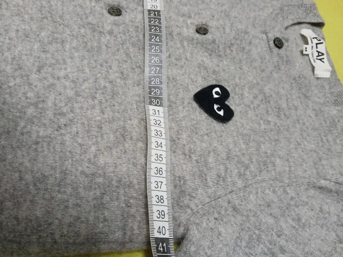 Comme des Garcons PLAY gray Comme des Garçons Play cardigan size M Size US M / EU 48-50 / 2 - 3 Thumbnail