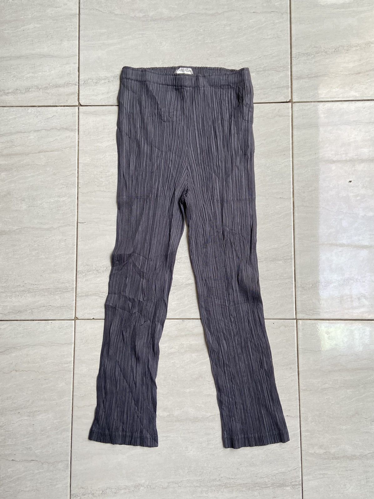 Pleats Please Issey Miyake ISSEY MIYAKE PLEATS PLEASE Grey Pants Size US 26 / EU 42 - 1 Thumbnail