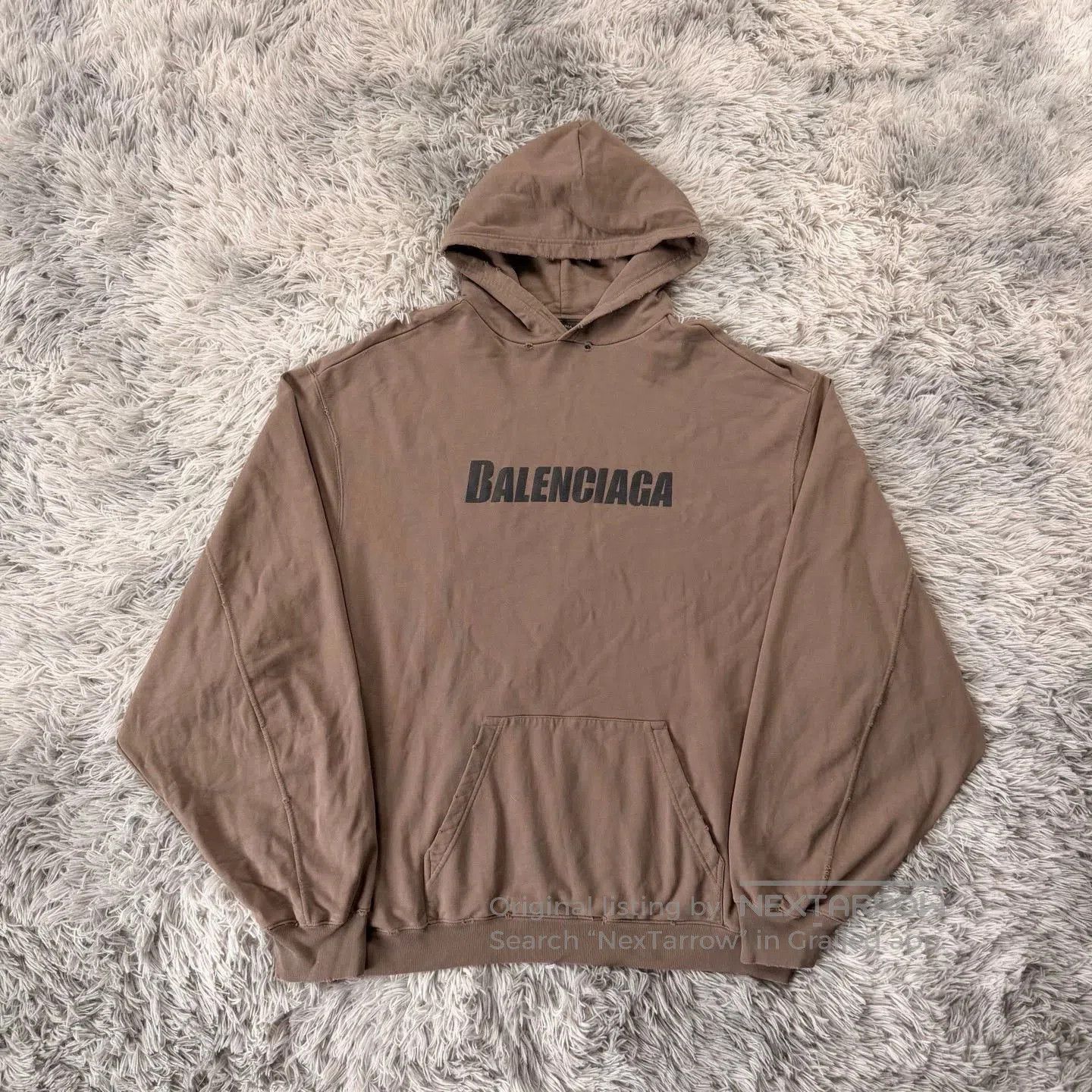 Balenciaga balenciaga oversized graphic hoodie in brown. Size US S / EU 44-46 / 1 - 1 Thumbnail