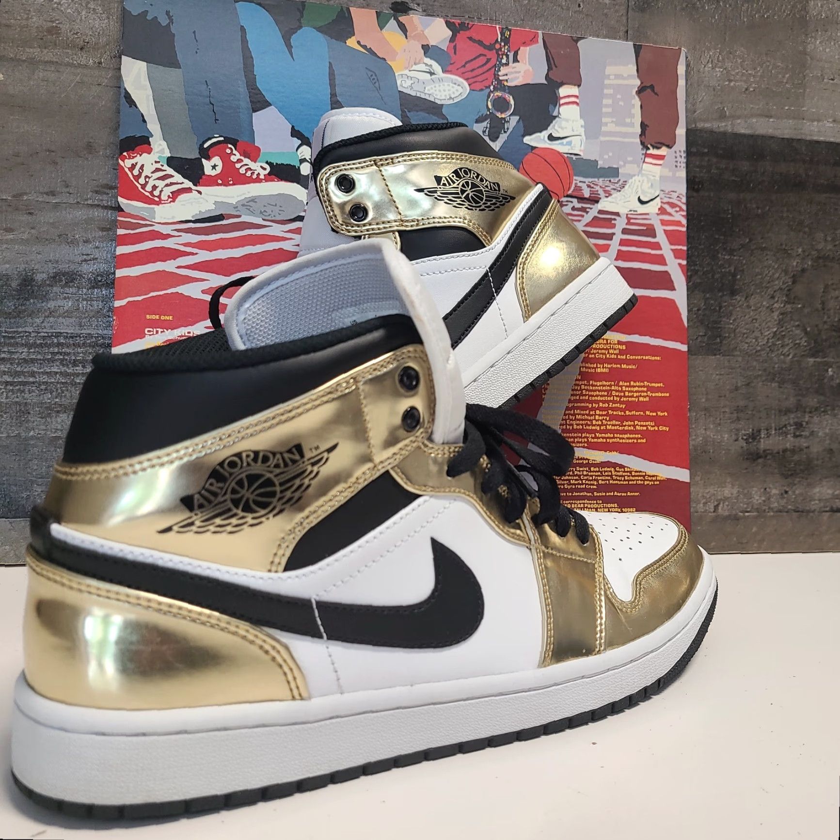 Nike Nike Jordan 1 Mid SE Metallic Gold 2020 Sneaker Unisex Adults Sz 9 US 8 UK Gold Toe Box Crease-Free, 42.5 EU Mens Womens Shoes Size US 10 / EU 43 - 2 Thumbnail