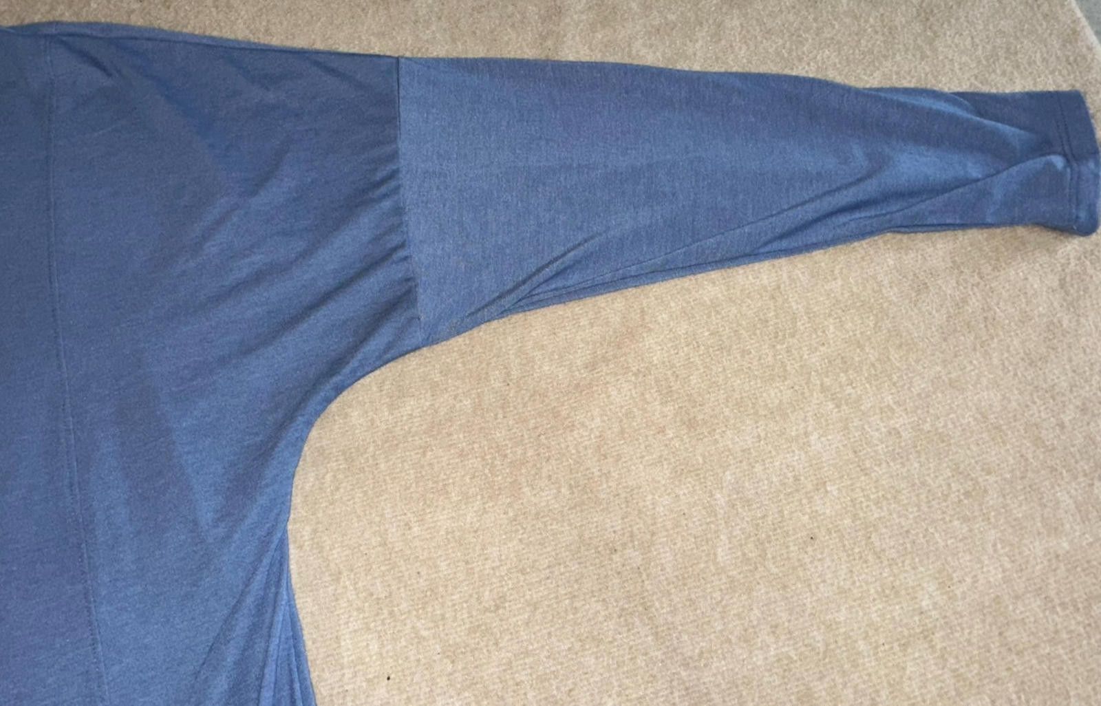 Designer Long Sleeve Athletic Shirt – Size L, UV Protection Size L / US 10 / IT 46 - 7 Thumbnail