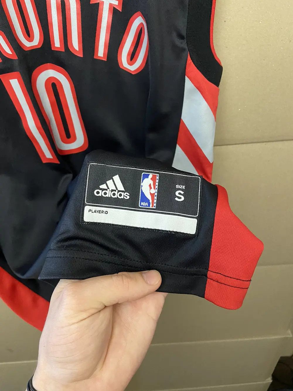 Adidas VINTAGE ADIDAS TORONTO DEROZAN 10 BASKETBALL NBA JERSEY USA Size US S / EU 44-46 / 1 - 5 Thumbnail