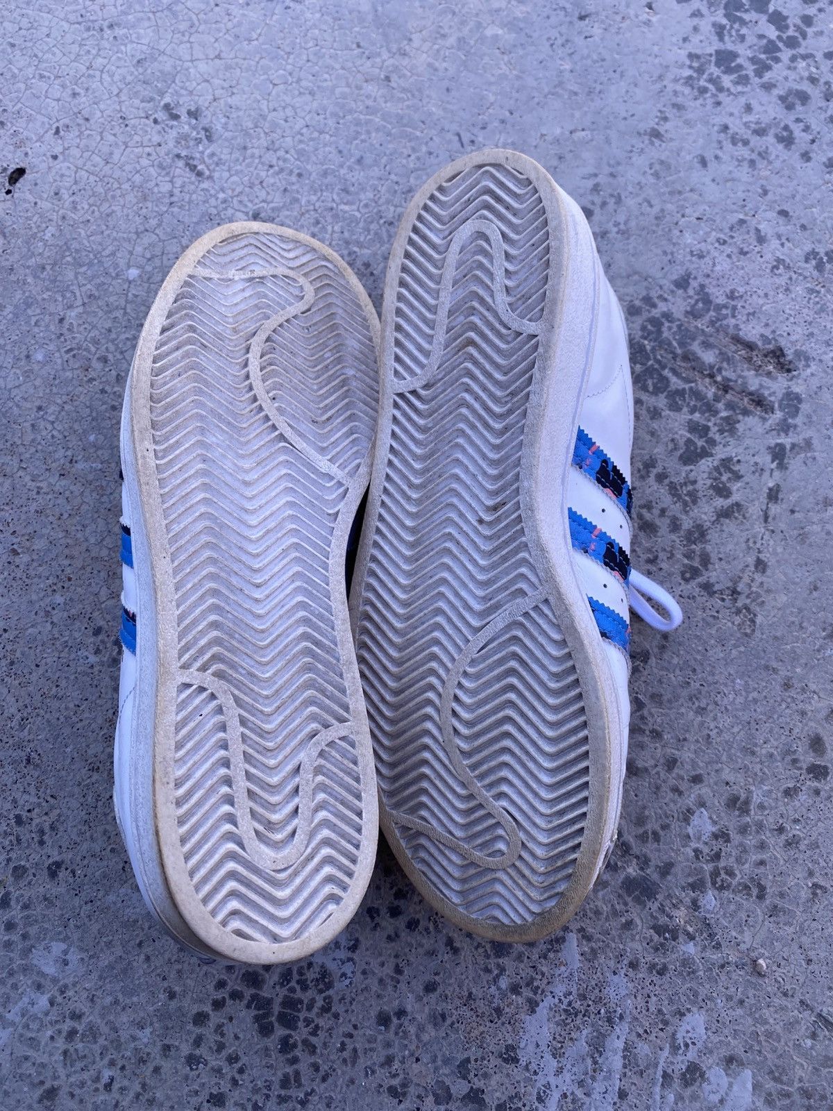 Adidas Adidas superstar size 8.5uk Size US 8.5 / EU 41-42 - 3 Thumbnail