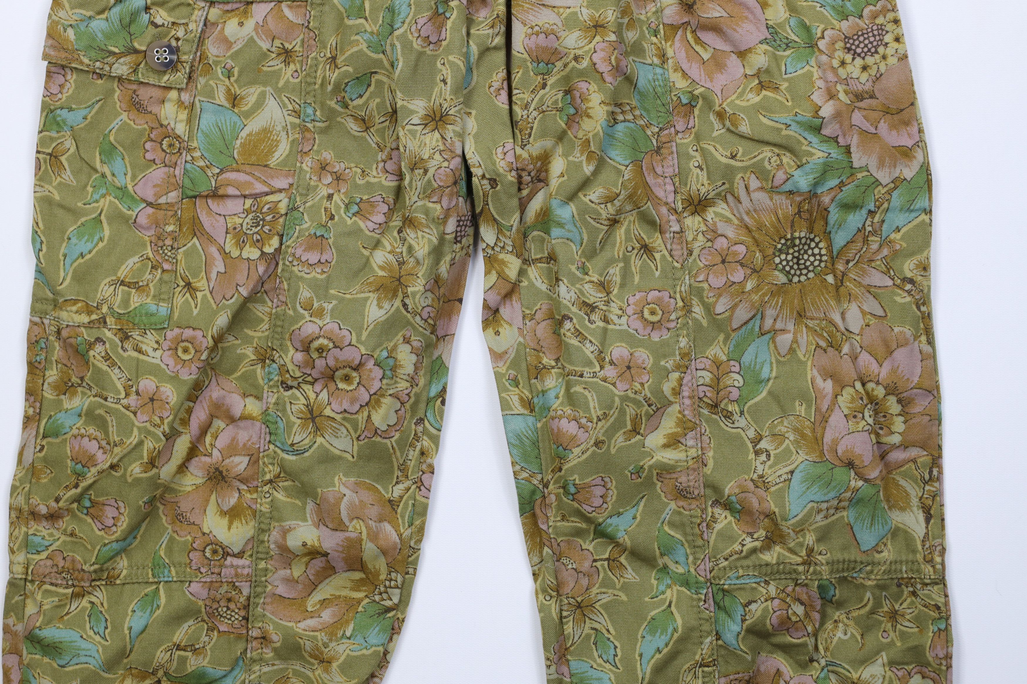 Anthropologie Anthropologie Pilcro Letterpress Flower Capris Cargo Pants Size 27" / US 4 / IT 40 - 4 Thumbnail