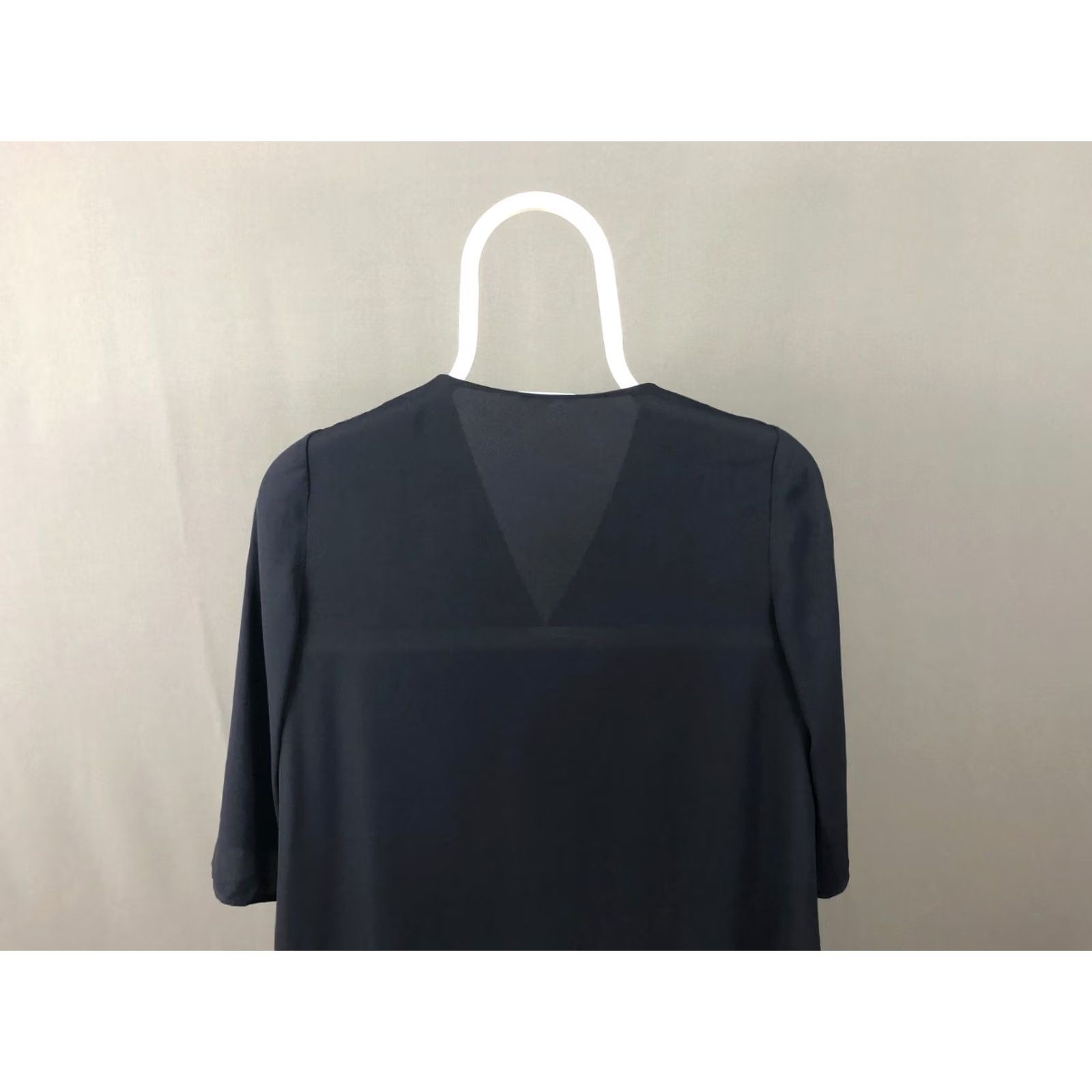 Vintage CLAUDIE PIERLOT Women's Blouse Size 36 Black Polyester 3/4 Sleeve V-Neck Pullover Bow Solid Casual Size XS / US 0-2 / IT 36-38 - 4 Thumbnail
