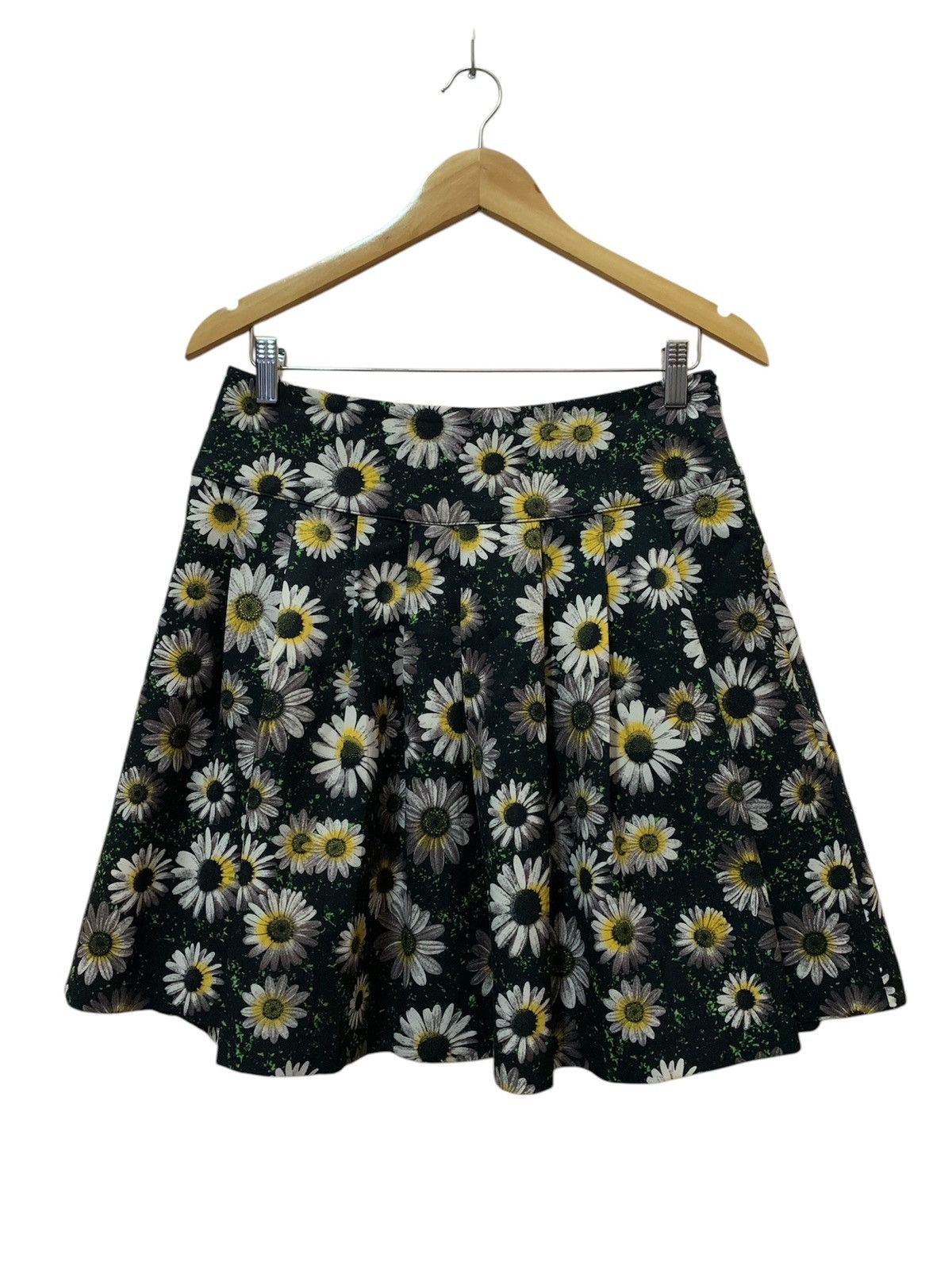 Moschino Moschino Cheap & Chic - S/S’10 - Daisy Flower Mini Skirt Size 28" / US 6 / IT 42 - 1 Thumbnail