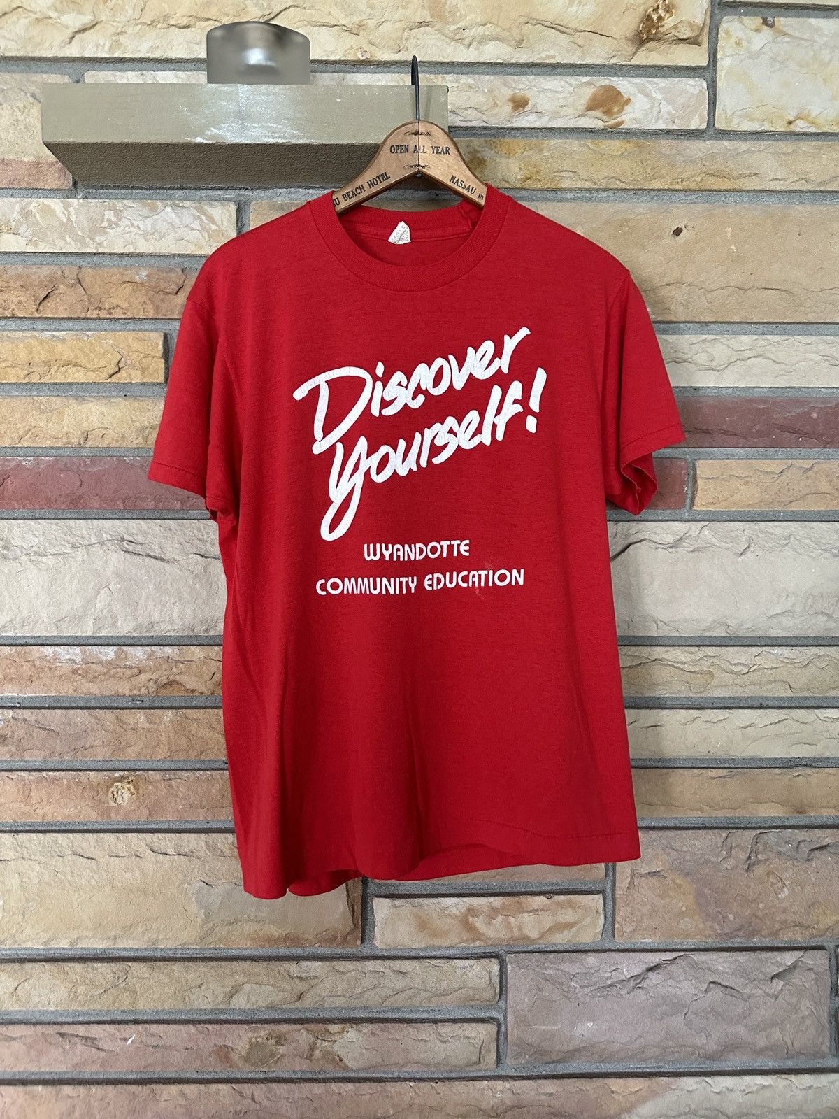 Vintage Vintage 80s Discover Yourself! Graphic Tee Size US L / EU 52-54 / 3 - 1 Thumbnail
