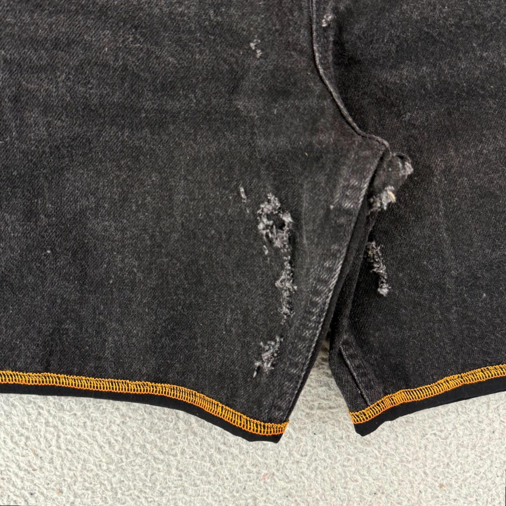 Levi's VINTAGE Levi's 505 Jeans Shorts Mens 28 Black Regular Fit 7" Inseam 90s Orange Tab denim shorts Size US 28 / EU 44 - 7 Thumbnail