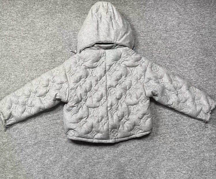 Louis Vuitton Louis Vuitton Show Full Print Embossed Gray Logo Down Jacket Size US S / EU 44-46 / 1 - 2 Thumbnail