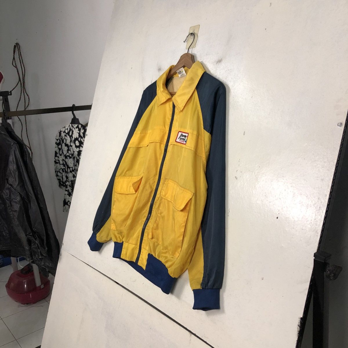 Benetton 📌Vintage Bomber Jacket Benetton Formula 1 Racing Team Logo Size US M / EU 48-50 / 2 - 4 Thumbnail