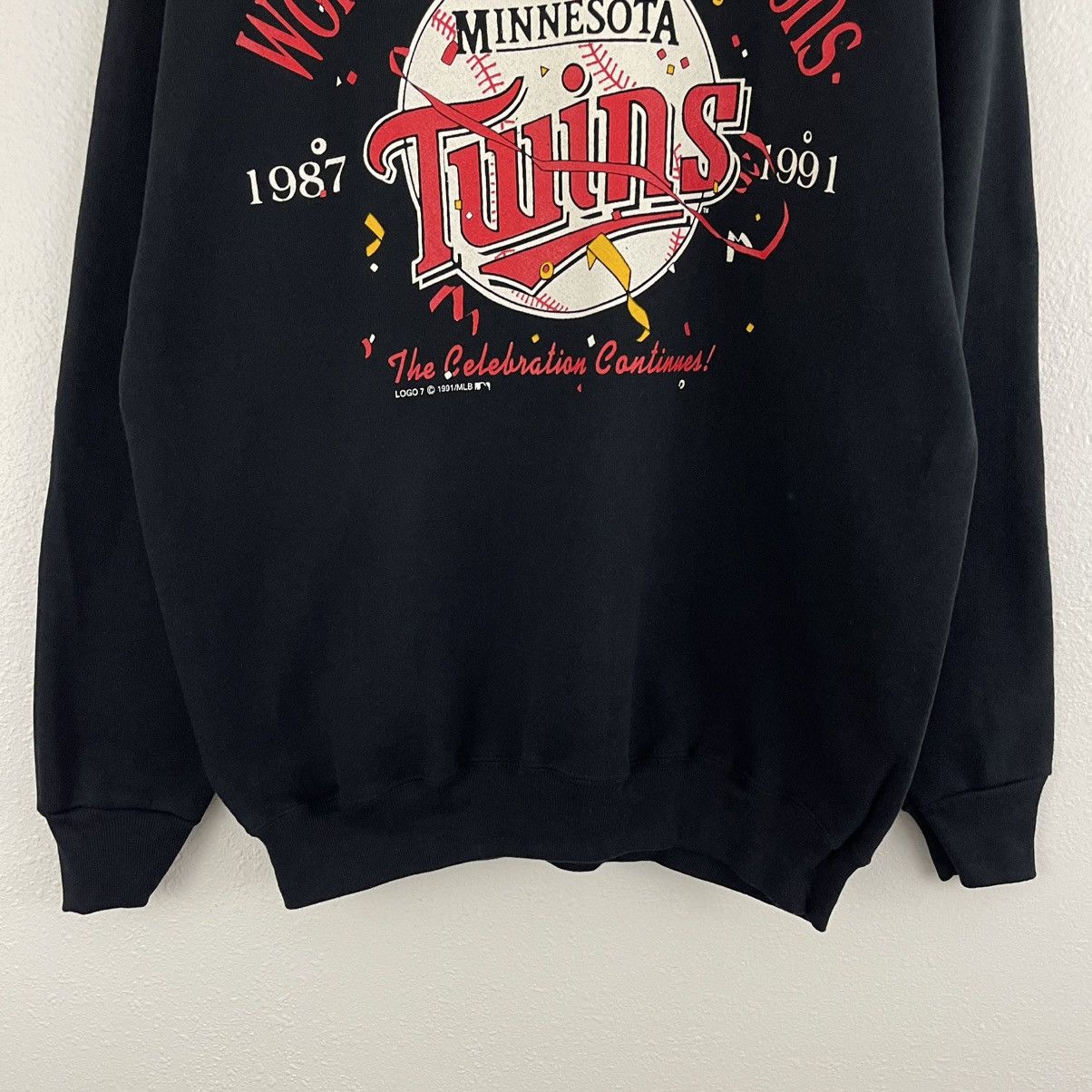 Tultex Vintage 1991 Minnesota Twins Black Pullover Sweatshirt Size L / US 10 / IT 46 - 5 Thumbnail