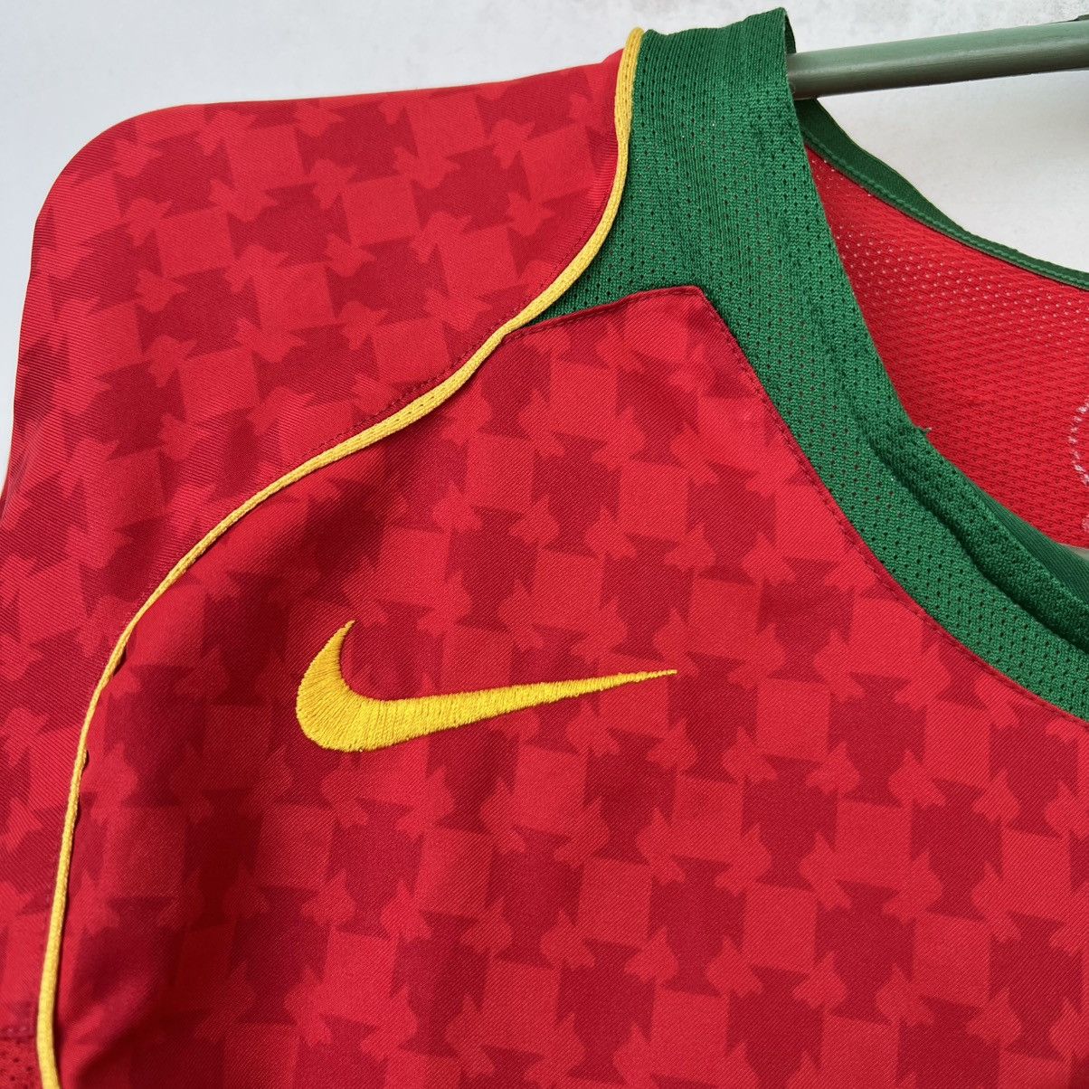 Nike NIKE 2004 CRISTIANO RONALDO PORTUGAL soccer kersey football Size US S / EU 44-46 / 1 - 2 Thumbnail