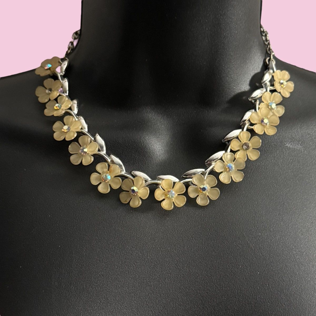 Vintage Vintage silver tone yellow Plumeria flowers necklace Size ONE SIZE - 1 Thumbnail
