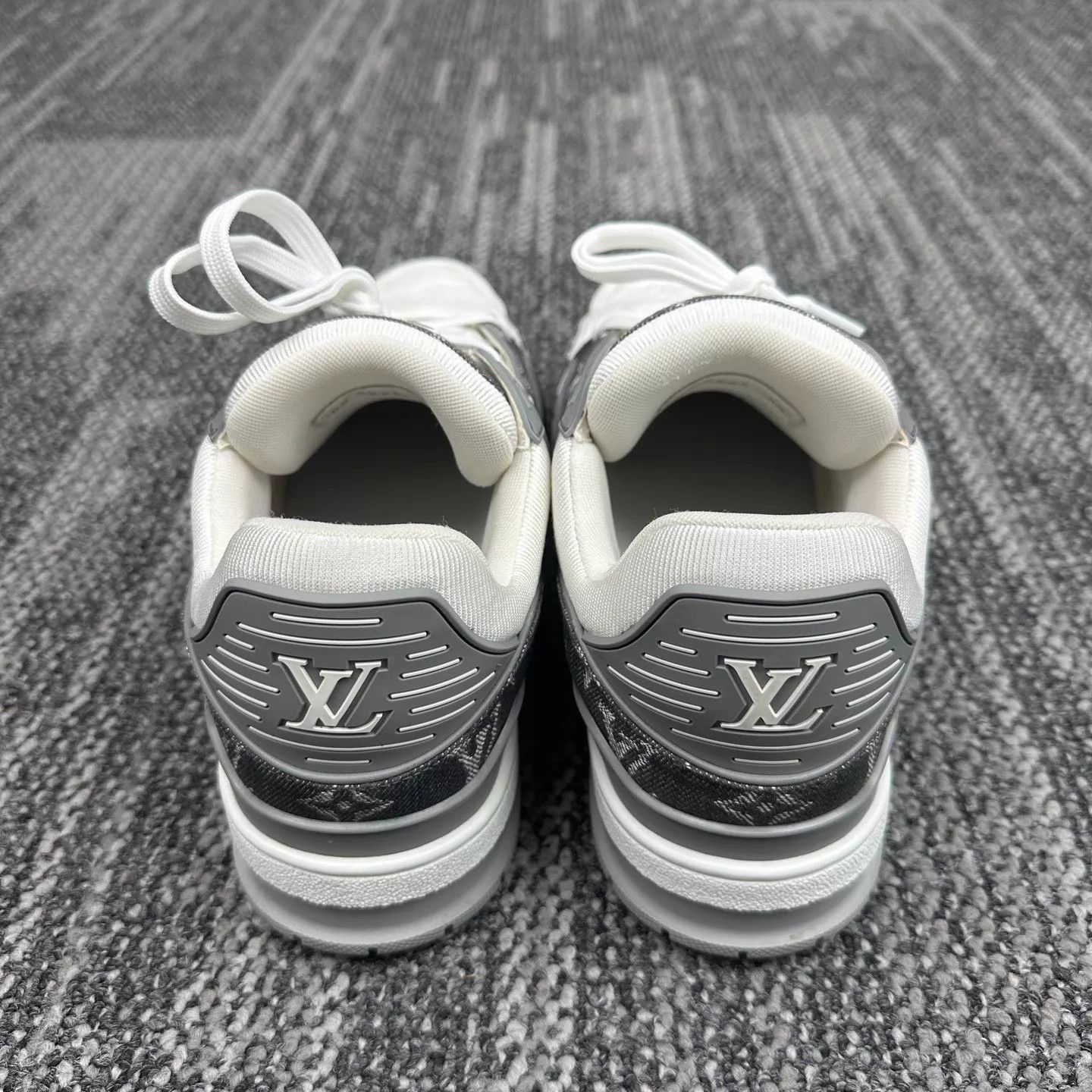 Louis Vuitton Louis Vuitton Monogram White Gray Denim Trainer 43.5 Like New Size US 10.5 / EU 43-44 - 3 Thumbnail