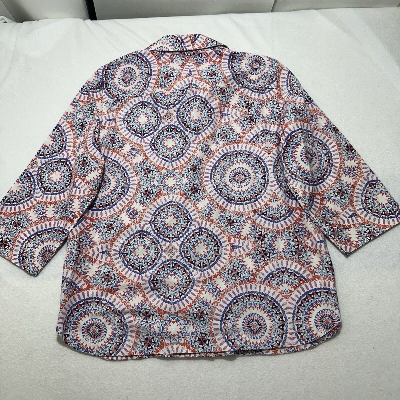Chicos Chico's Large No Iron Effortless Sunburst Button-Down Shirt Size L / US 10 / IT 46 - 10 Thumbnail