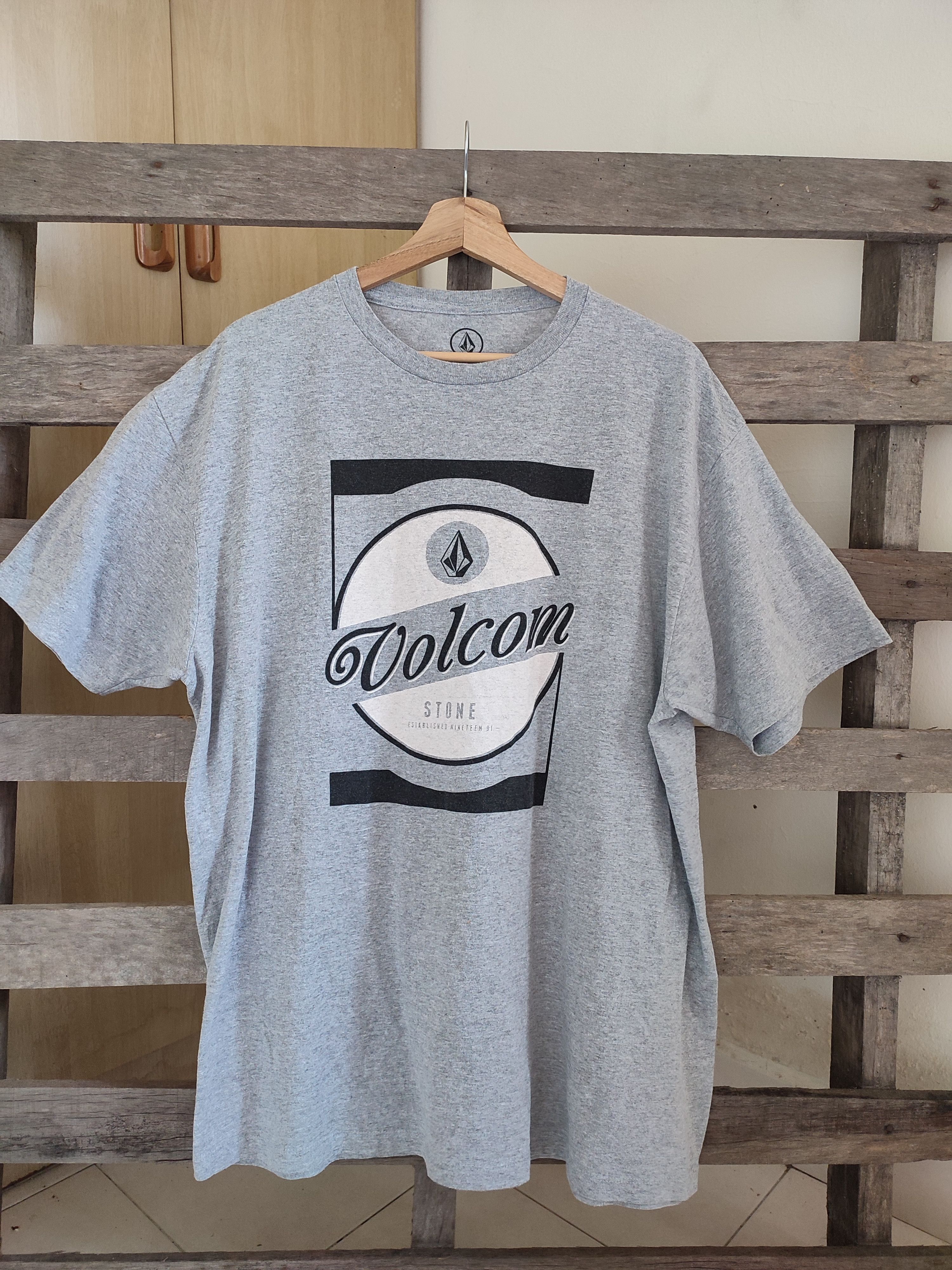 Volcom Vintage Volcom Big logo Tees Size US XL / EU 56 / 4 - 1 Thumbnail