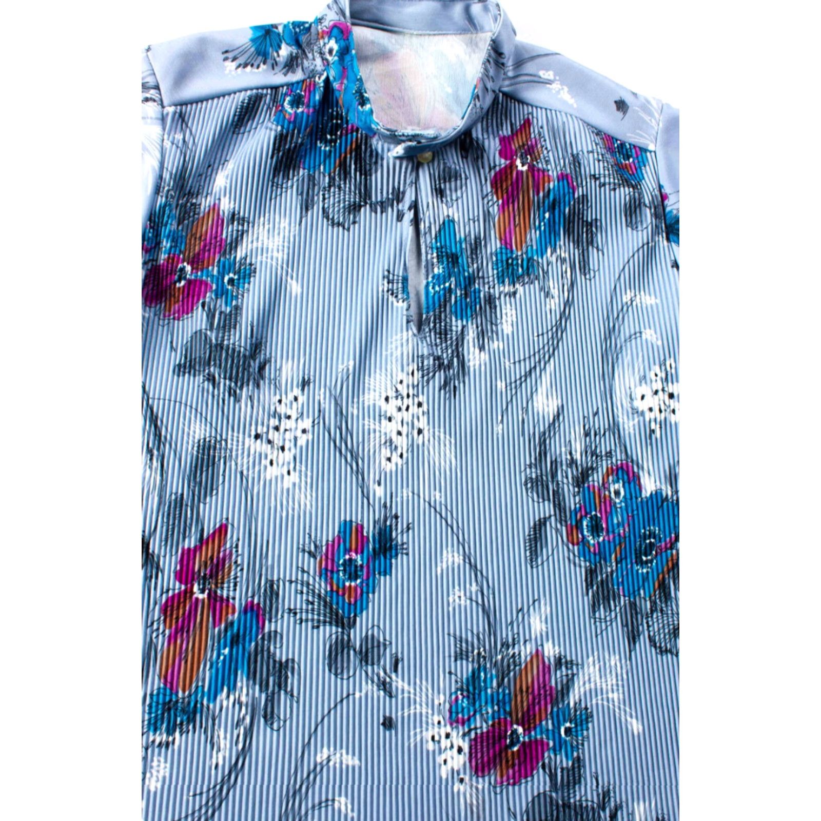 Vintage VINTAGE Ribbed Floral Blouse Shirt Small Grey Womens Size S / US 4 / IT 40 - 2 Thumbnail