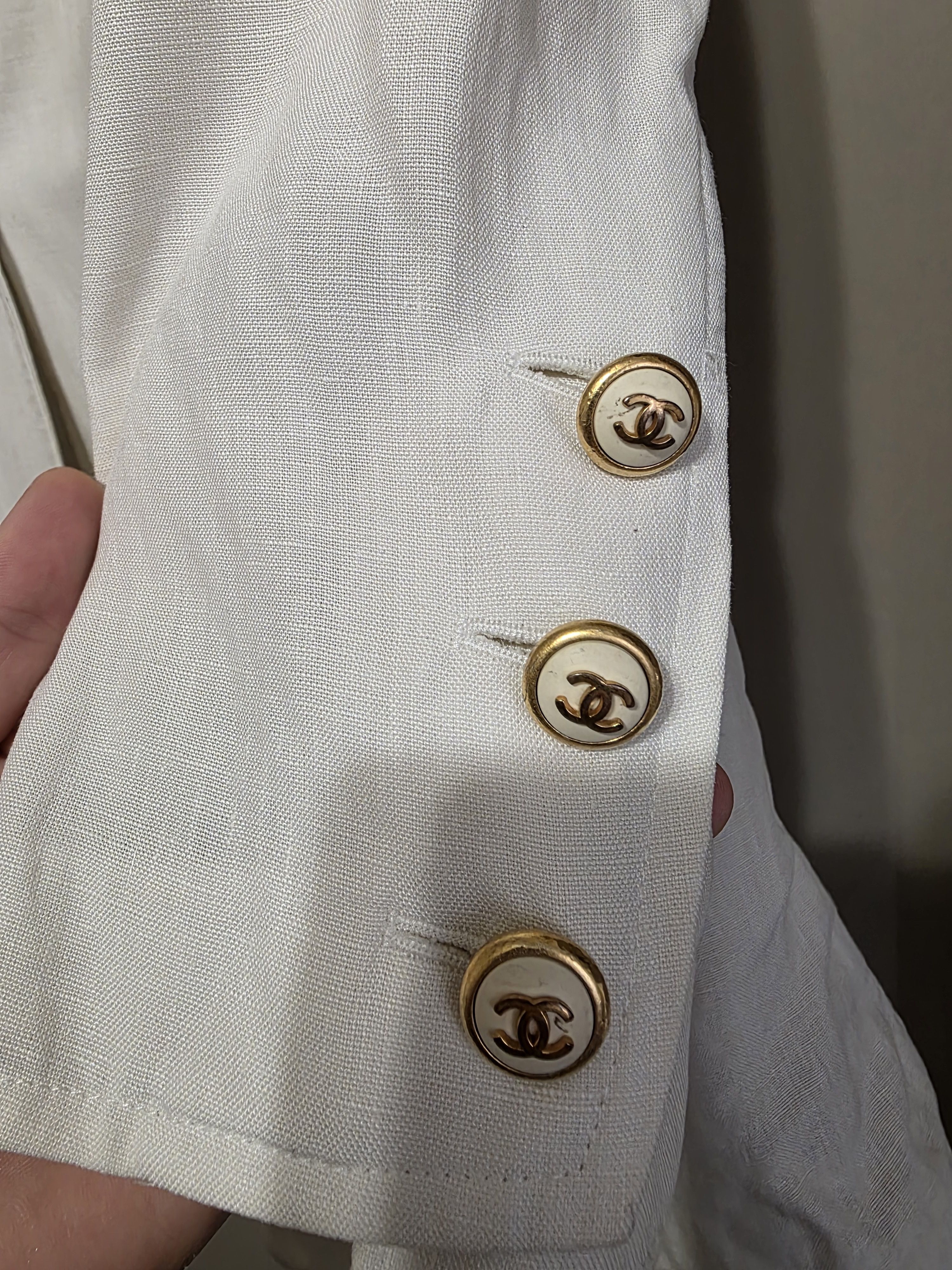 Chanel Vintage90s Chanel Boutique Linen Blazer with Gold CC Buttons Size L / US 10 / IT 46 - 4 Thumbnail