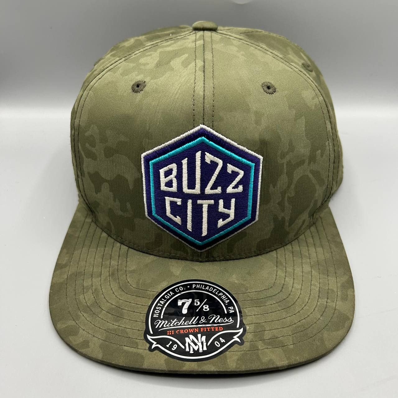 Mitchell & Ness Charlotte Hornets Buzz City Hat Men 7 5/8 Camo Fitted Cap Size ONE SIZE - 1 Thumbnail