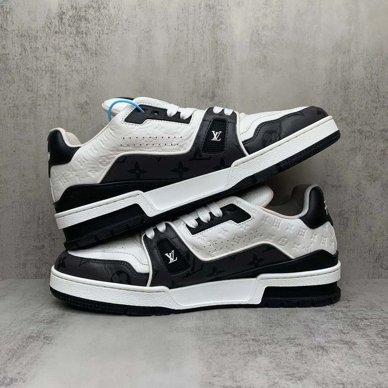 Louis Vuitton lv trainer black and white sneaker. Size US 7 / EU 40 - 3 Thumbnail