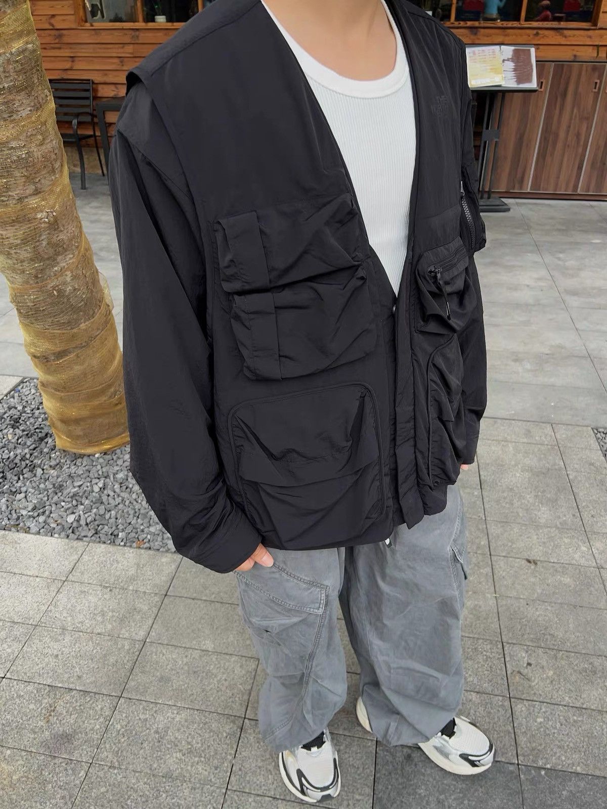 The North Face Urban Exploration REVERSIBLE 4-WAY WIND JACKET Size US M / EU 48-50 / 2 - 15 Thumbnail