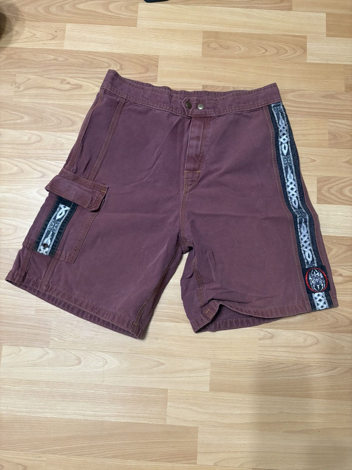 Vintage Vintage Bad Face Cargo Shorts Y2K Tribal Print Size US 34 / EU 50 - 1 Thumbnail