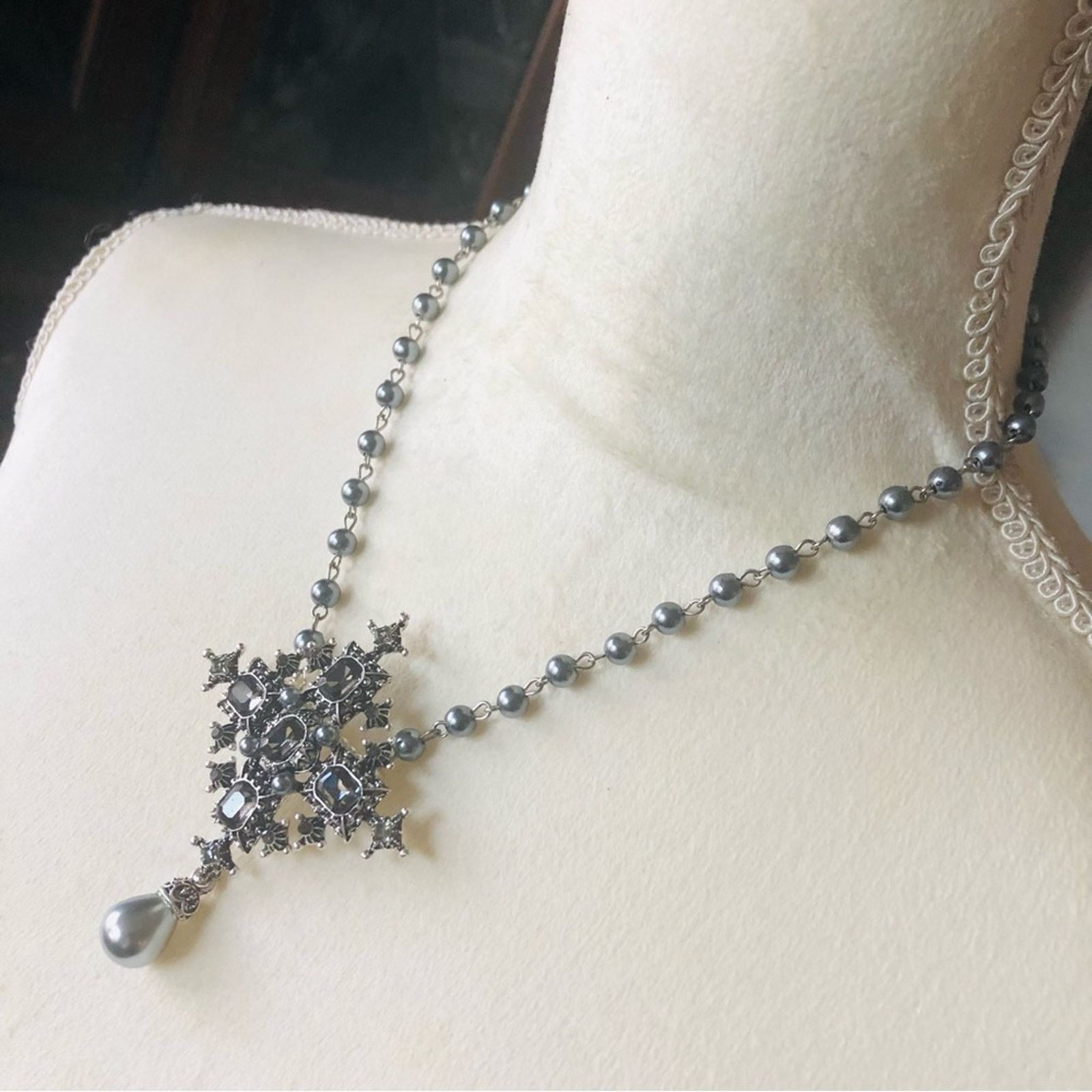 Handmade Handcrafted repurpose gray pearl & stone pendant necklace Size ONE SIZE - 5 Thumbnail