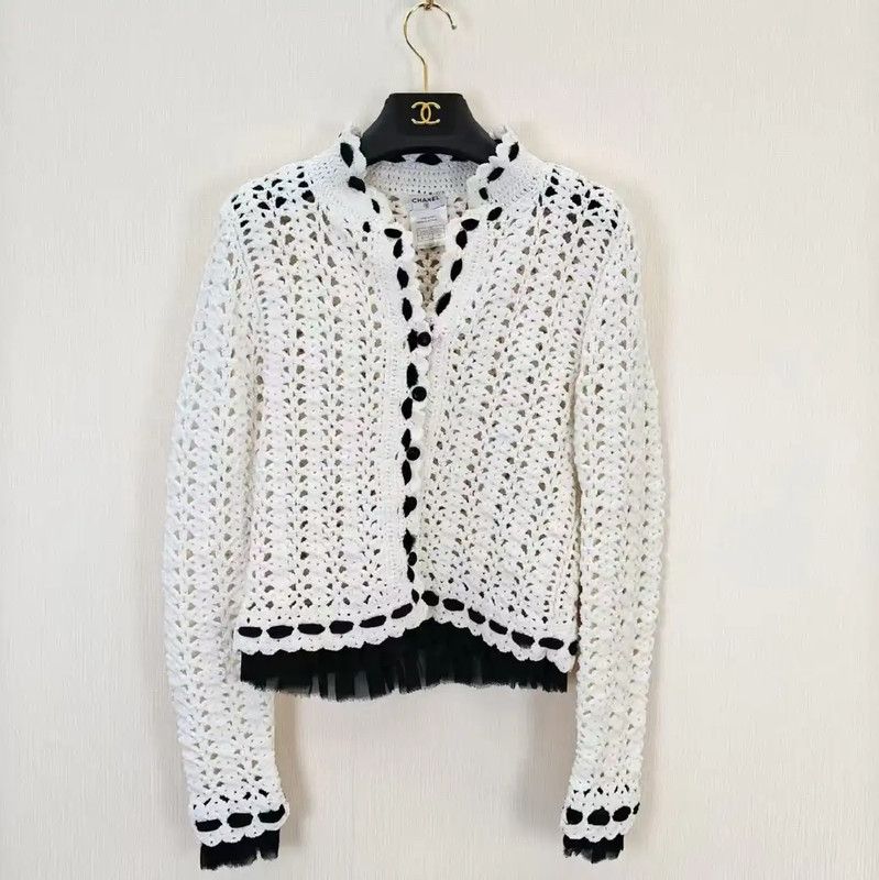 Chanel Chanel White Knitted Long Sleeve Cardigan 0089 Size S / US 4 / IT 40 - 1 Thumbnail