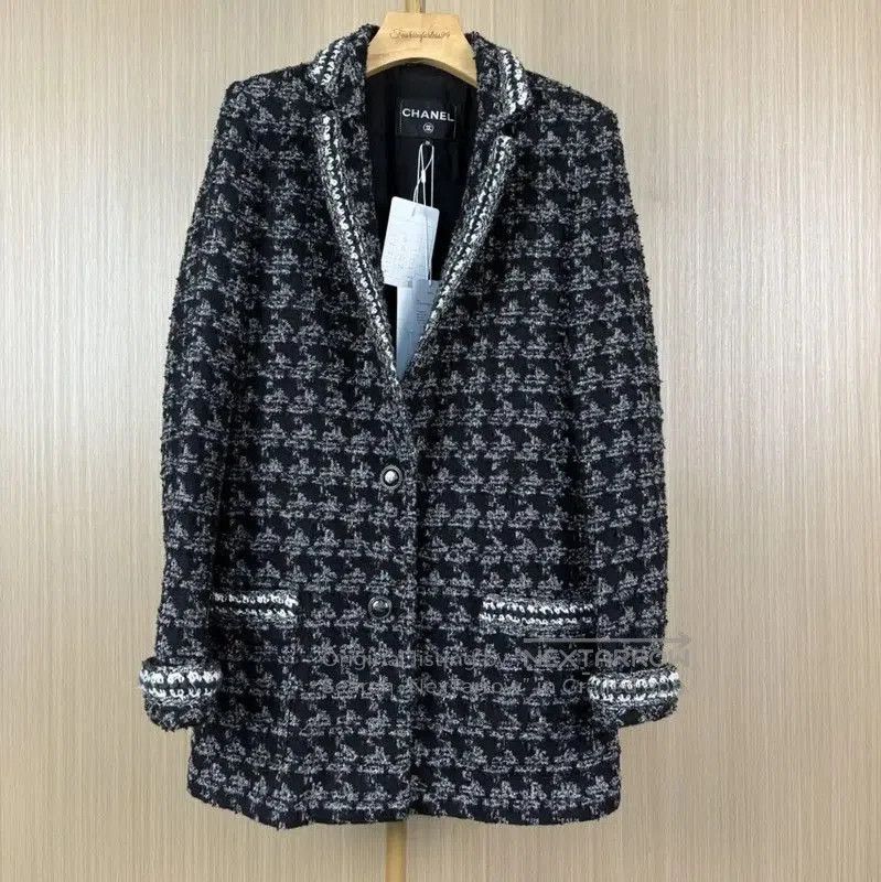 Chanel Chanel Black Wool Cardigan for Women . Size M / US 6-8 / IT 42-44 - 1 Thumbnail