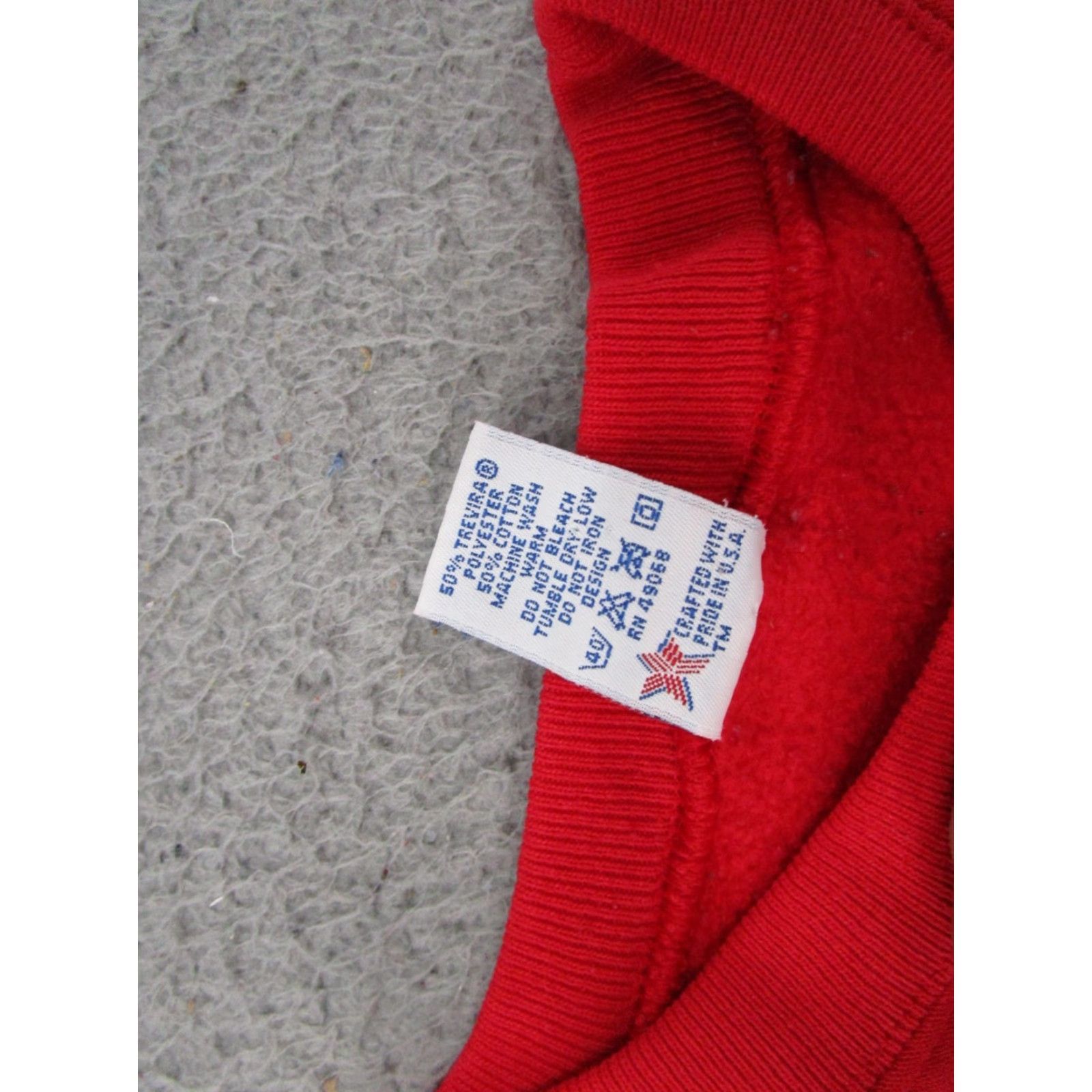 Soffe VINTAGE Wisconsin Oshkosh Spell Out Red Sweatshirt Mens L Size US L / EU 52-54 / 3 - 4 Thumbnail