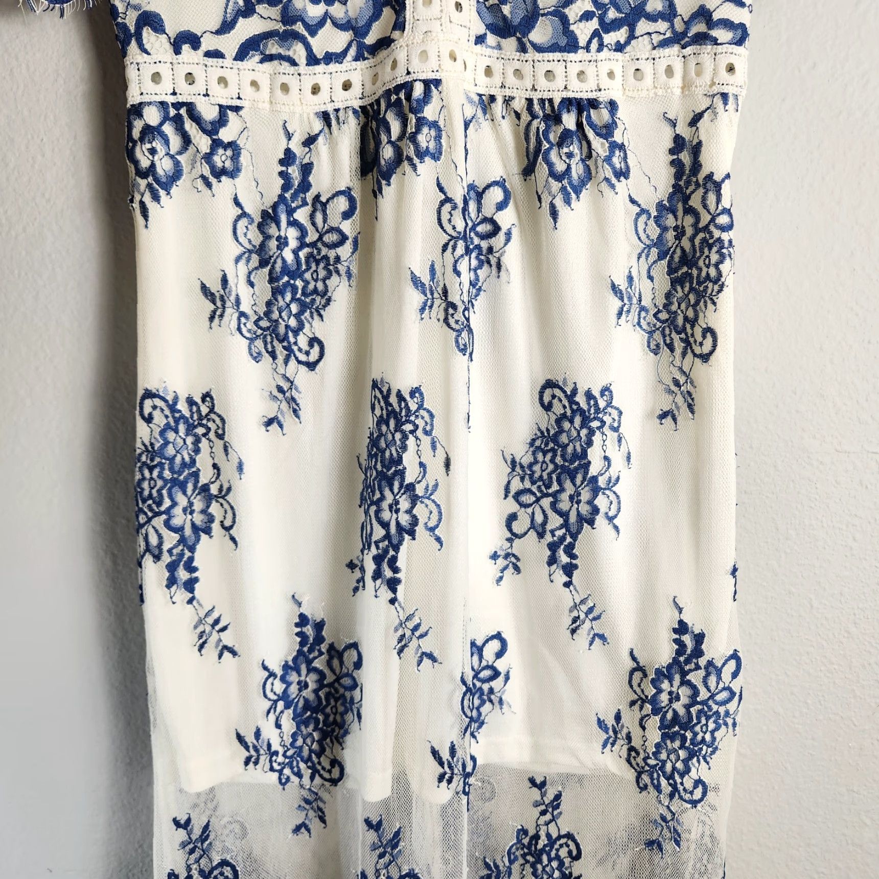 Vintage Peach Love California Maxi Dress White Blue Lace Short Sleeve V-Neck Zip Floral Bohemian Feminine Party/Cocktail M Womens Size 32" / US 10 / IT 46 - 4 Thumbnail
