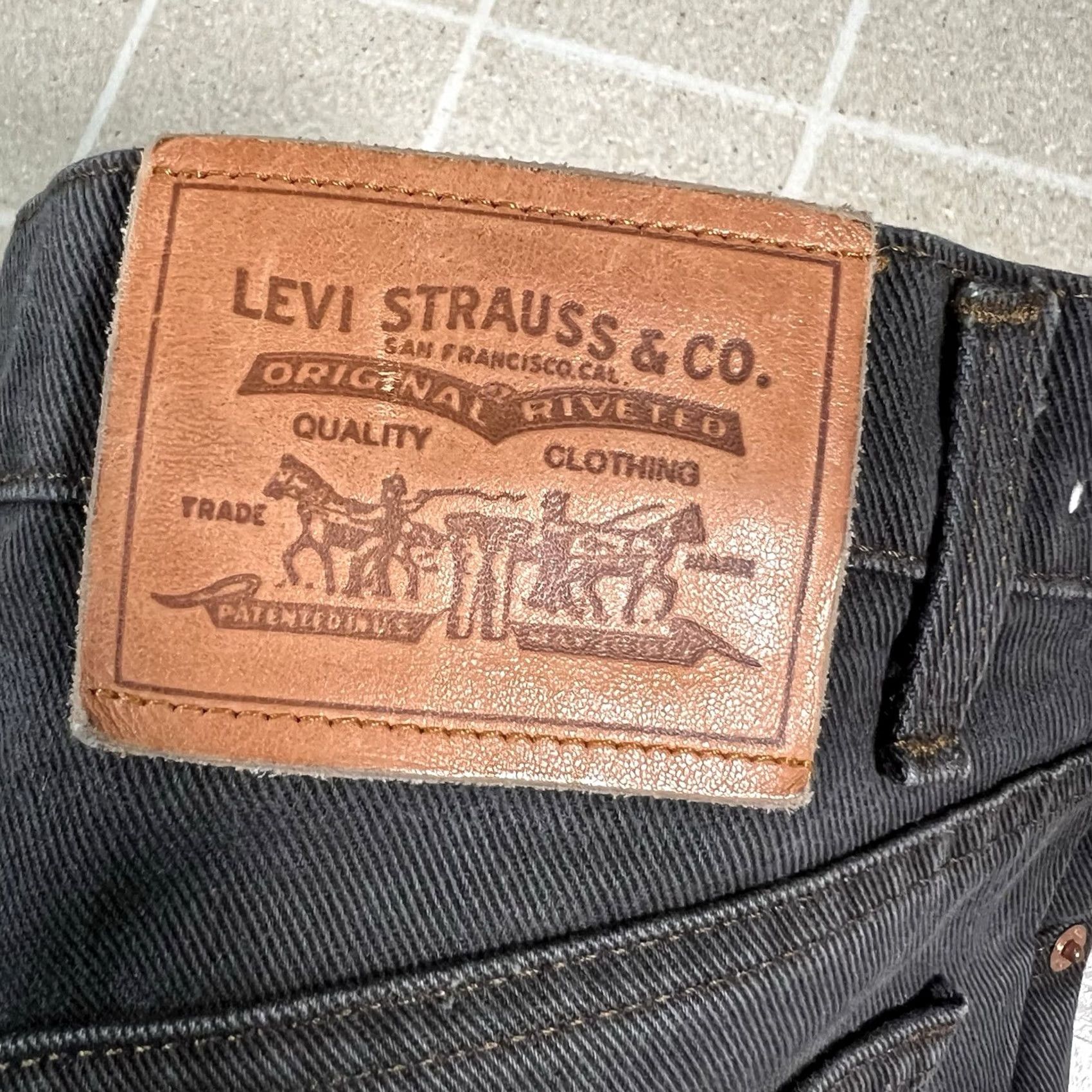 Levi's VINTAGE Levi’s 505 Jeans Men 29x29 Black Denim USA Made 1982 Leather/Black Tab Size US 29 - 4 Thumbnail