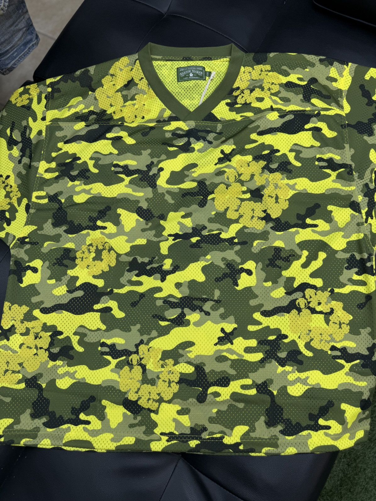 DENIM TEARS Denim Tears Yellow Camo Cotton Wreath Jersey Size XXL (NEW) Size US XXL / EU 58 / 5 - 1 Thumbnail