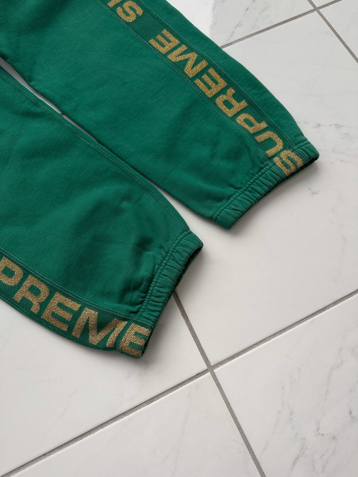 Supreme Supreme Green Sweatpants Size US 34 / EU 50 - 12 Thumbnail