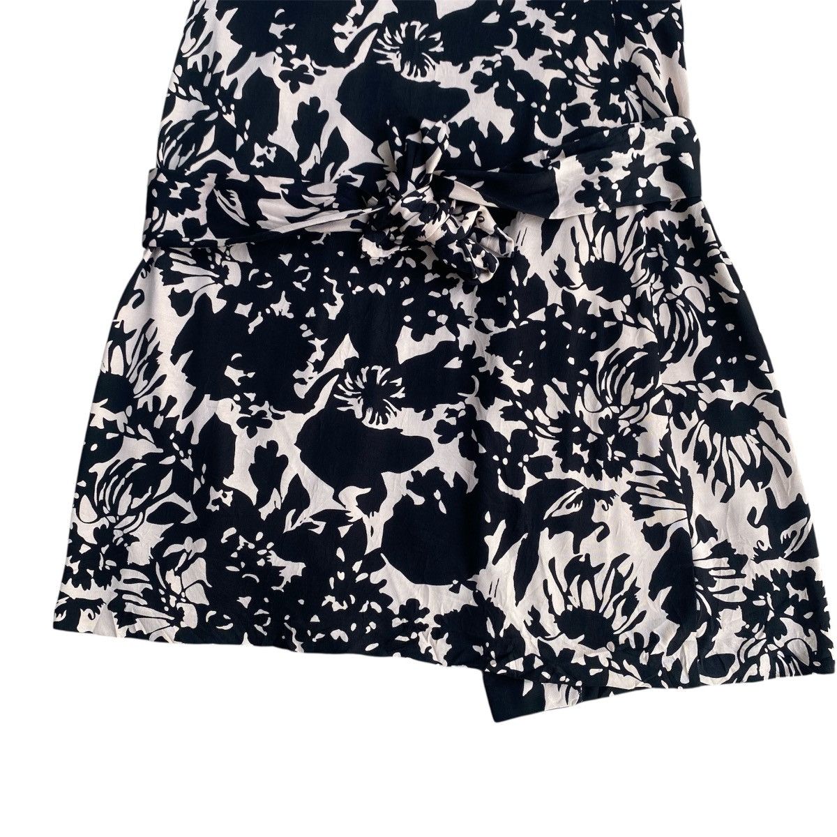 Diane von Furstenberg ‼️LAST DROP‼️Diane von Furstenberg Silk WrapDress Floral Print Size XS / US 0-2 / IT 36-38 - 10 Thumbnail