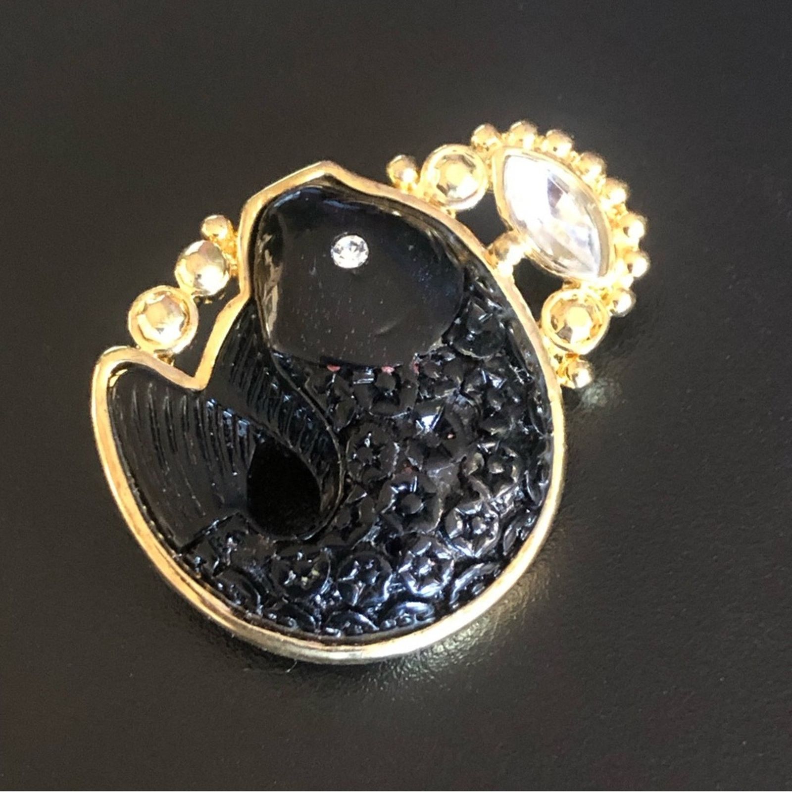 Vintage Vintage hand carved black agate fish brooch pin Size ONE SIZE - 1 Thumbnail