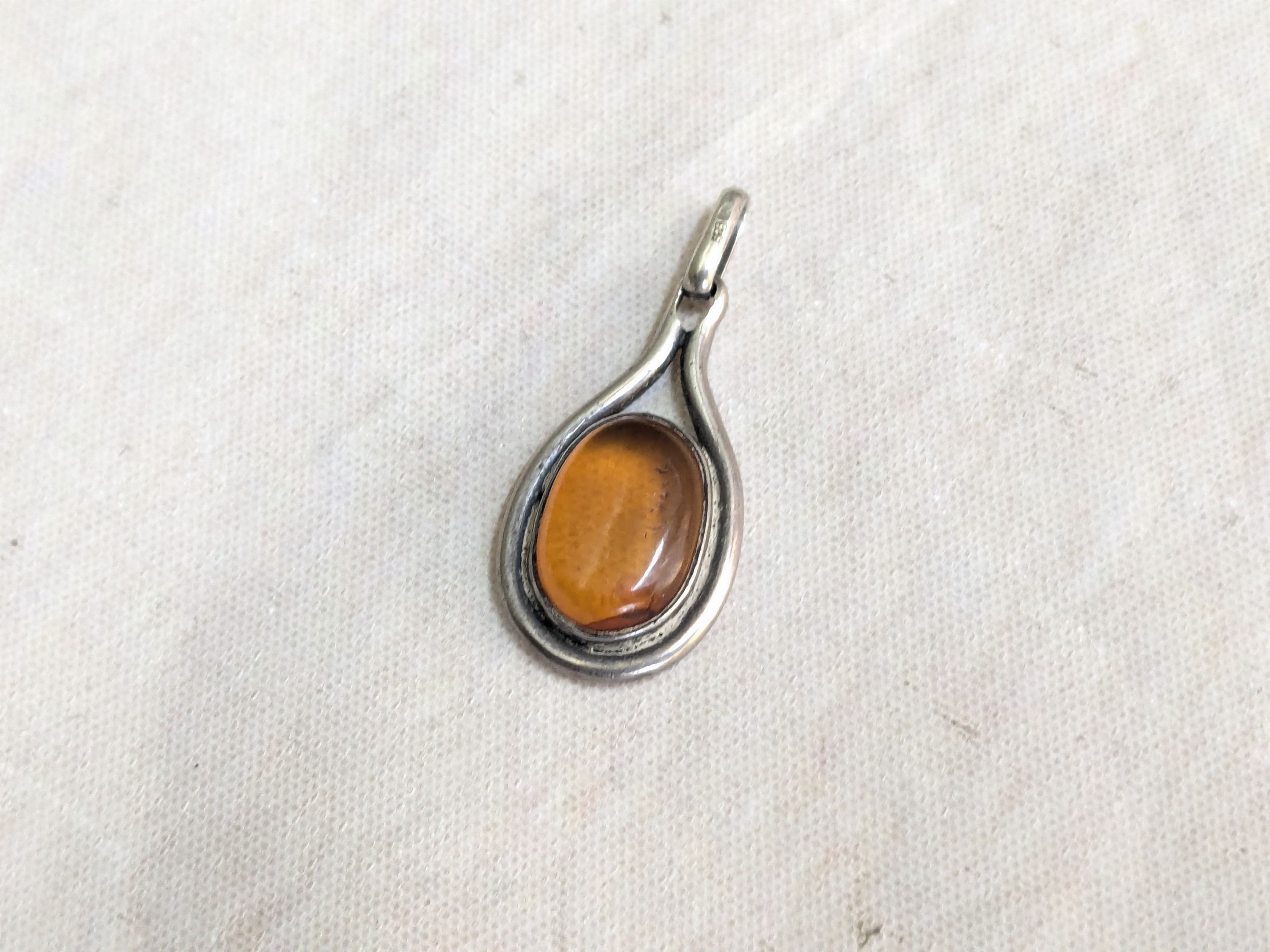 Jewelry × Vintage Vintage Sterling Silver Pendant Orange Amber Size ONE SIZE - 2 Thumbnail