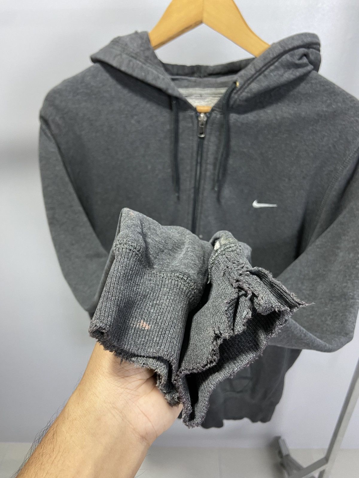 Nike Vintage Nike small logo distressed hoodie Size US M / EU 48-50 / 2 - 4 Thumbnail