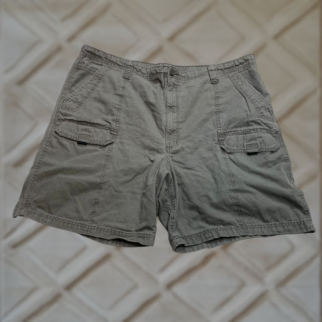 Wrangler Wrangler Shorts Mens 44 Cargo Pocket 8" Inseam Cotton Solid Green Casual Laundry Ready Mens Regular Waist 44 Colorful 90s Theme Size US 44 / EU 60 - 1 Thumbnail
