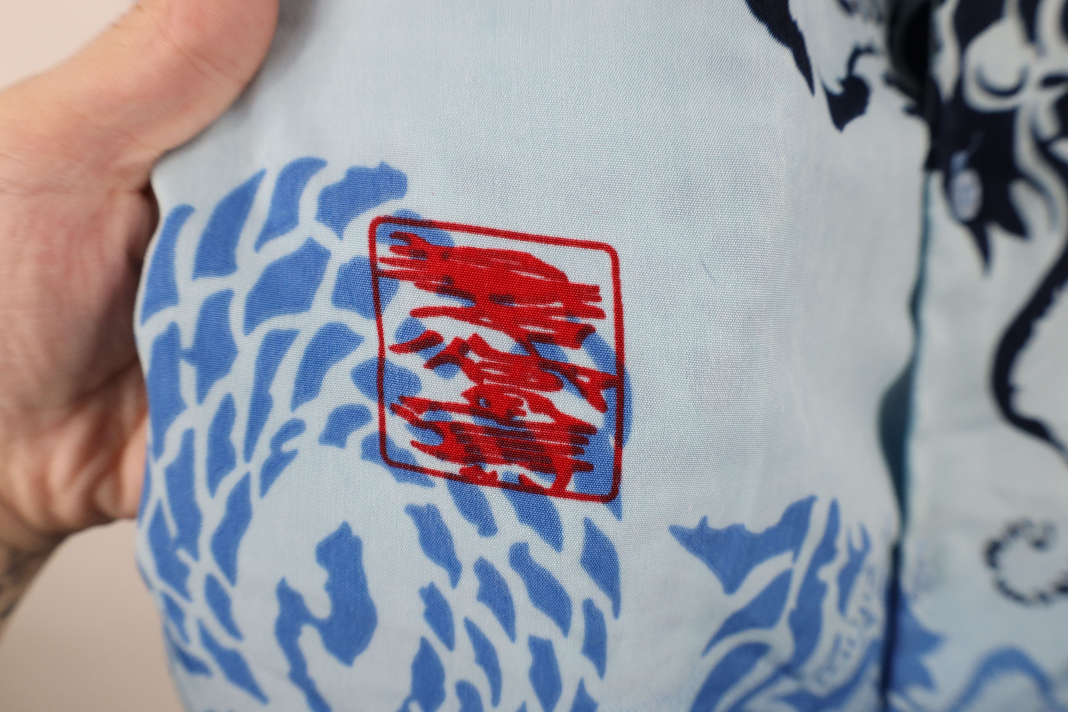 Vintage Vintage 90s Y2K Streetwear Dragon Looped Collar Button Shirt Size US L / EU 52-54 / 3 - 4 Thumbnail