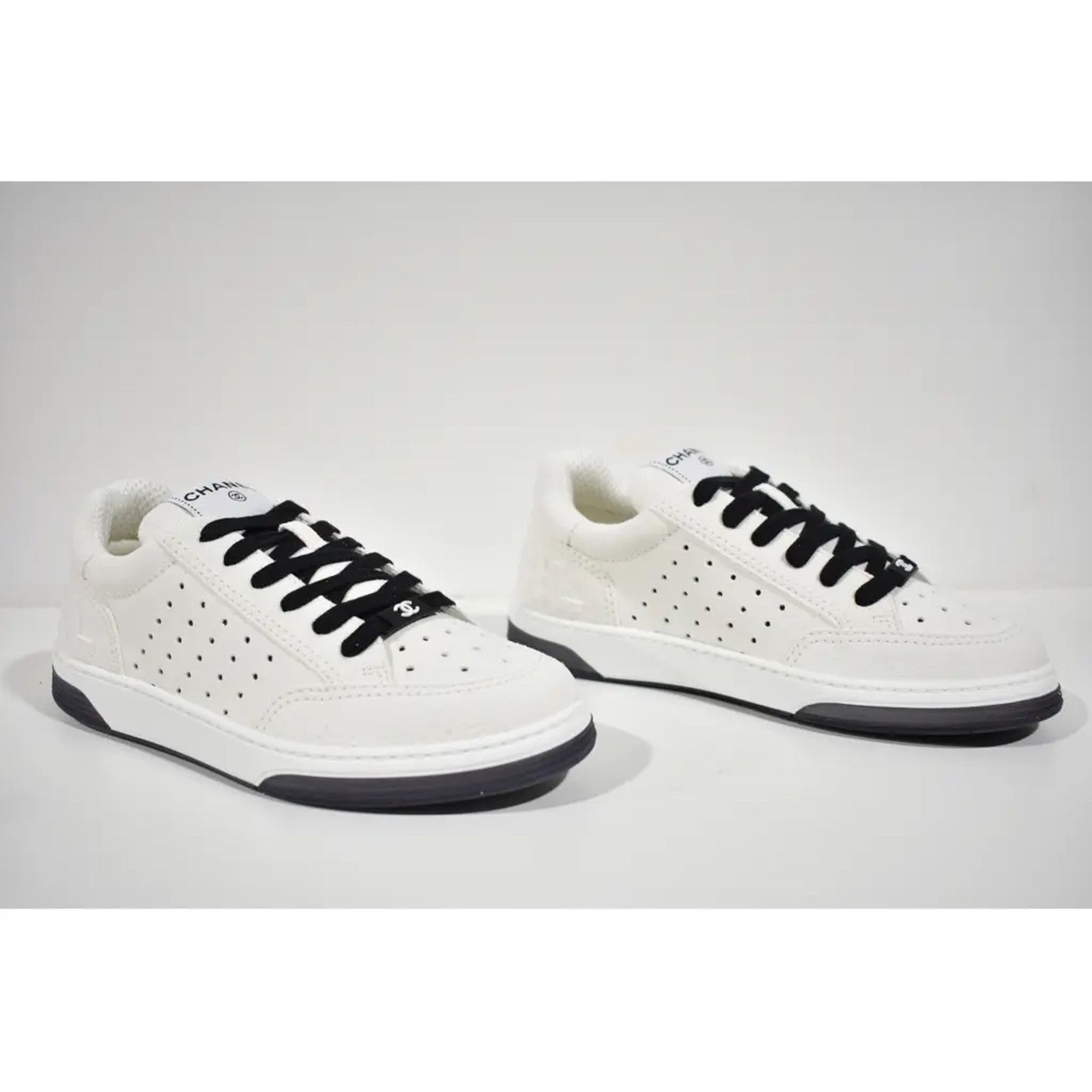 Chanel 22A Suede CC Flat Lace Up Tie Runner Trainer Sneaker 39.5 Size US 9.5 / IT 39.5 - 3 Thumbnail