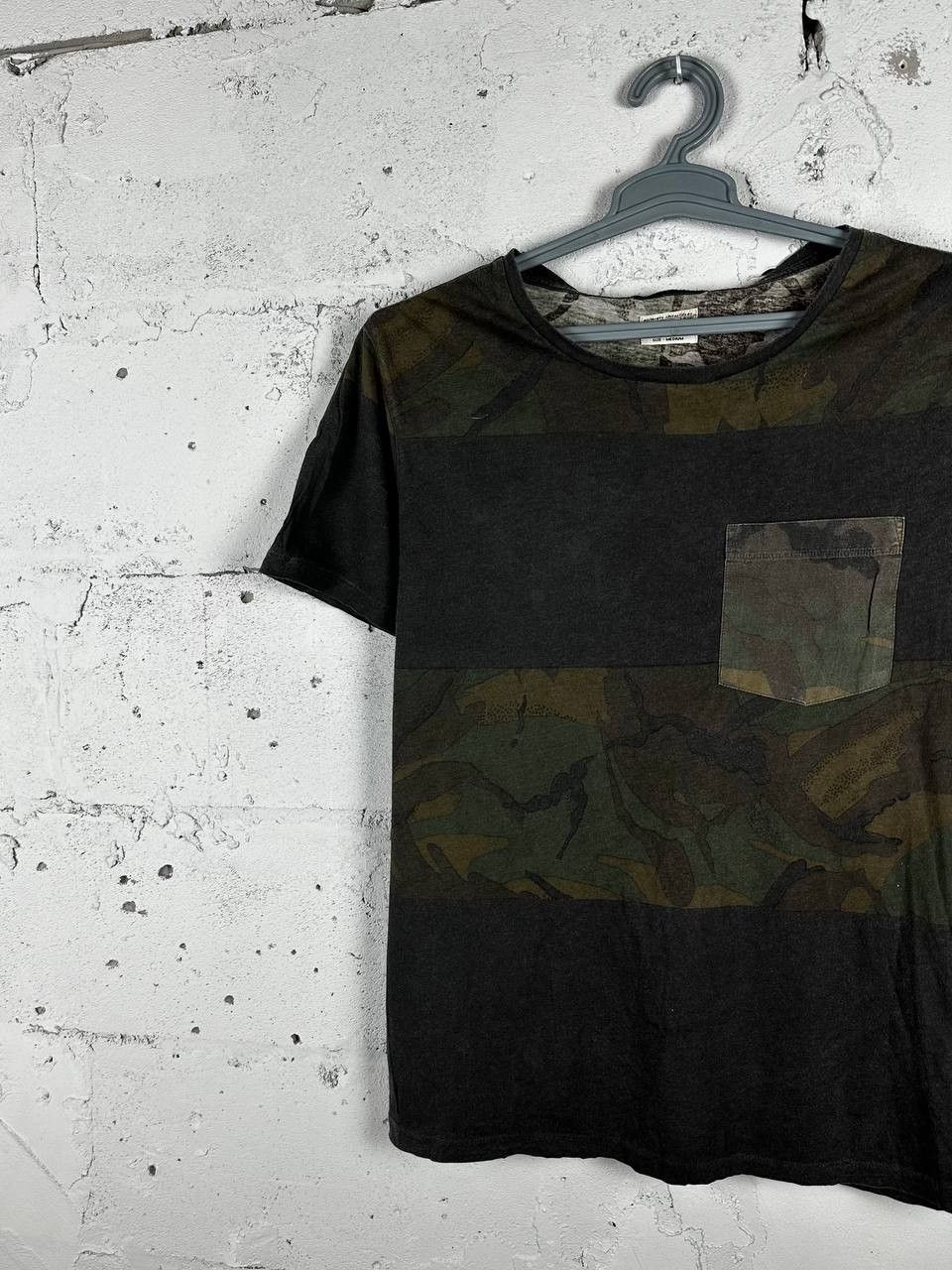 Allsaints Allsaints Y2K Vintage Rare T-Shirt Camo Military Style Size US M / EU 48-50 / 2 - 1 Thumbnail
